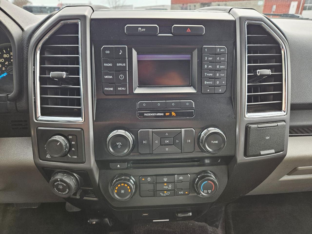 2016 Ford F-150 4WD SUPERCREW 145" XLT Photo