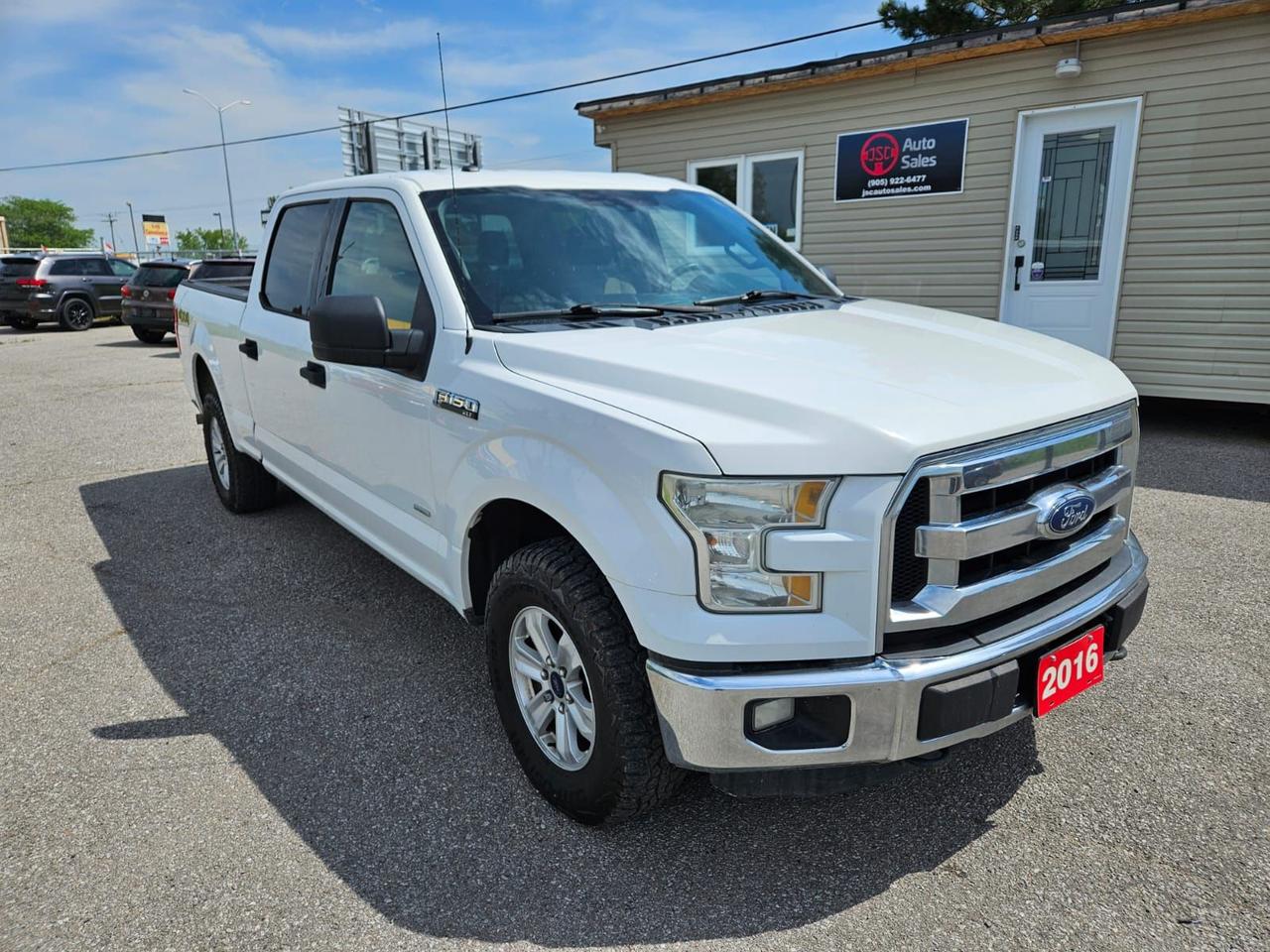 2016 Ford F-150 4WD SUPERCREW 145" XLT Photo