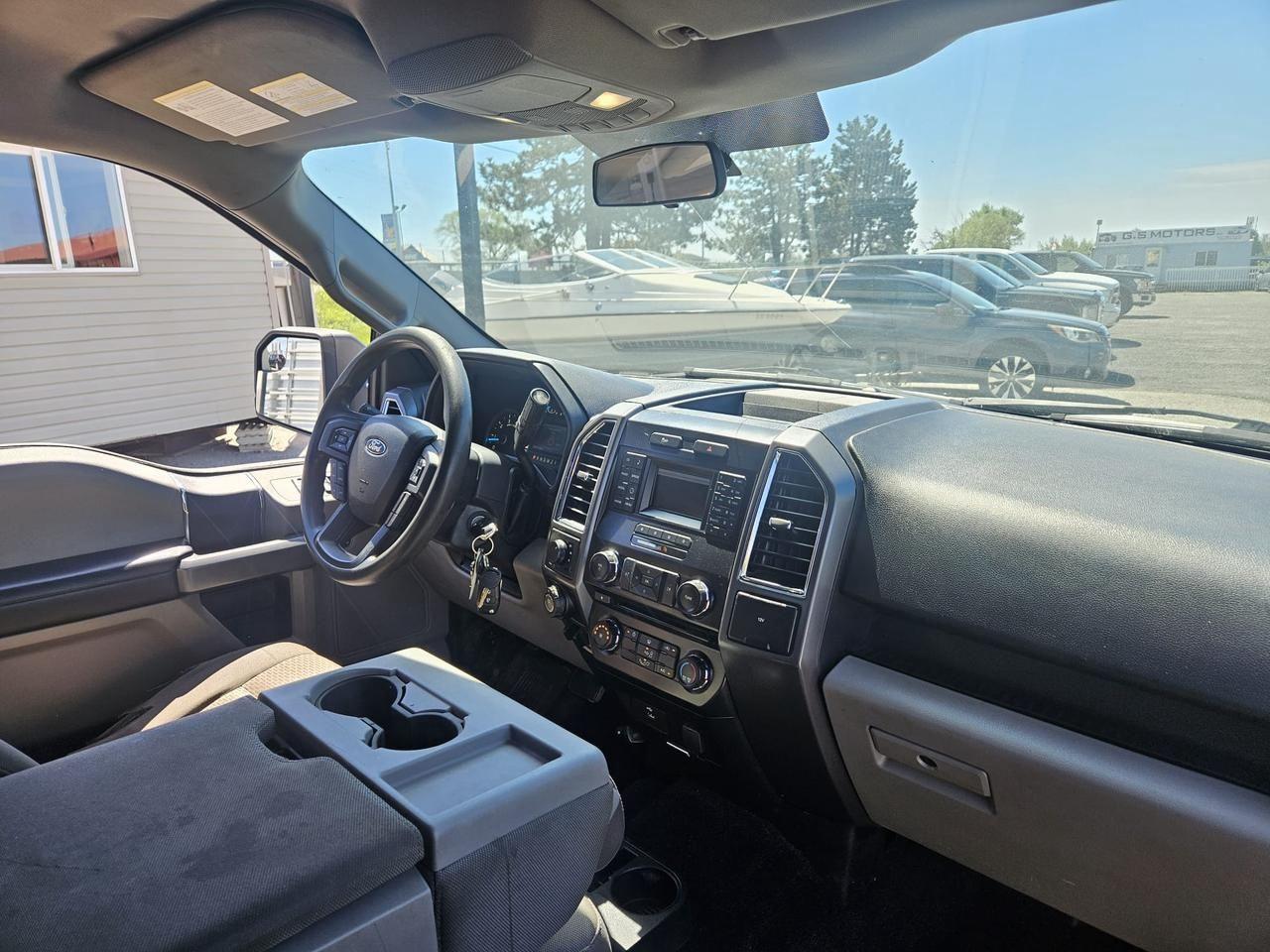 2016 Ford F-150 4WD SUPERCREW 145" XLT Photo