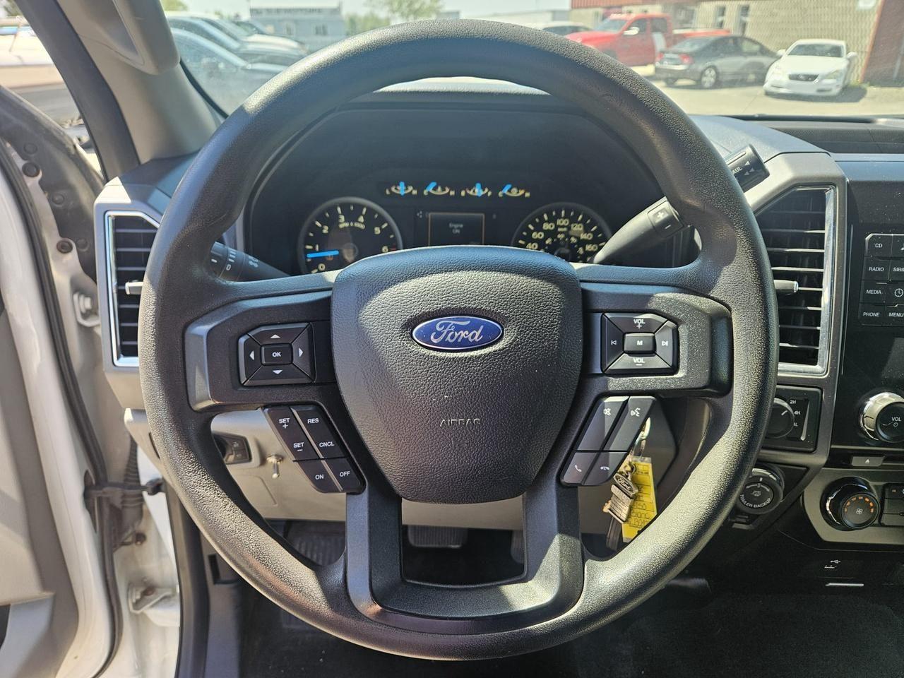 2016 Ford F-150 4WD SUPERCREW 145" XLT Photo