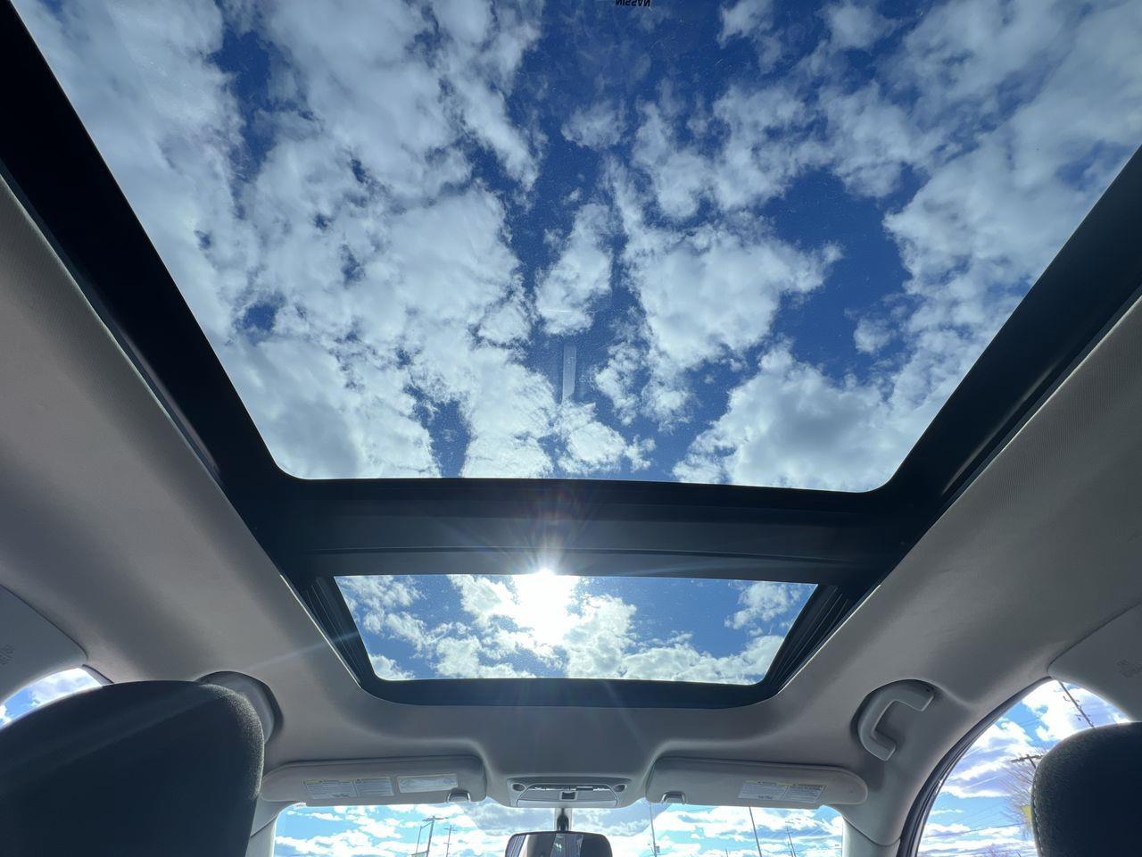 2018 Nissan Murano SV AWD, MOONROOF, HEATED SEATS, SIRIUS XM, BACK UP CAM, NAV, POWER LIFTGATE!! Photo