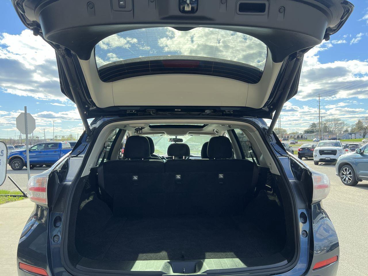 2018 Nissan Murano SV AWD, MOONROOF, HEATED SEATS, SIRIUS XM, BACK UP CAM, NAV, POWER LIFTGATE!! Photo