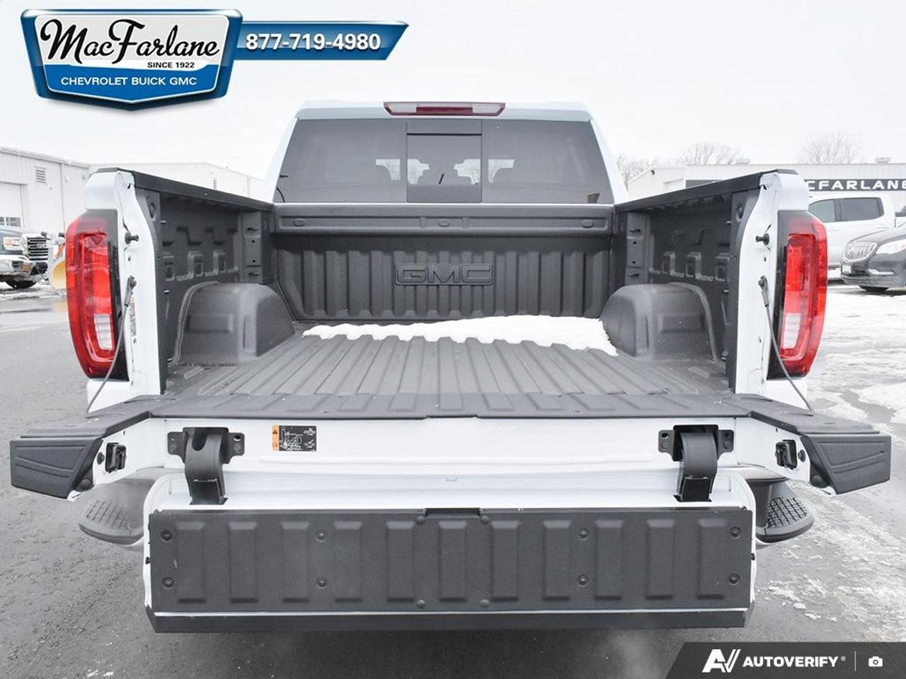 2026 GMC Sierra 1500 Crew Cab Short Box 4-Wheel Drive SLT Photo