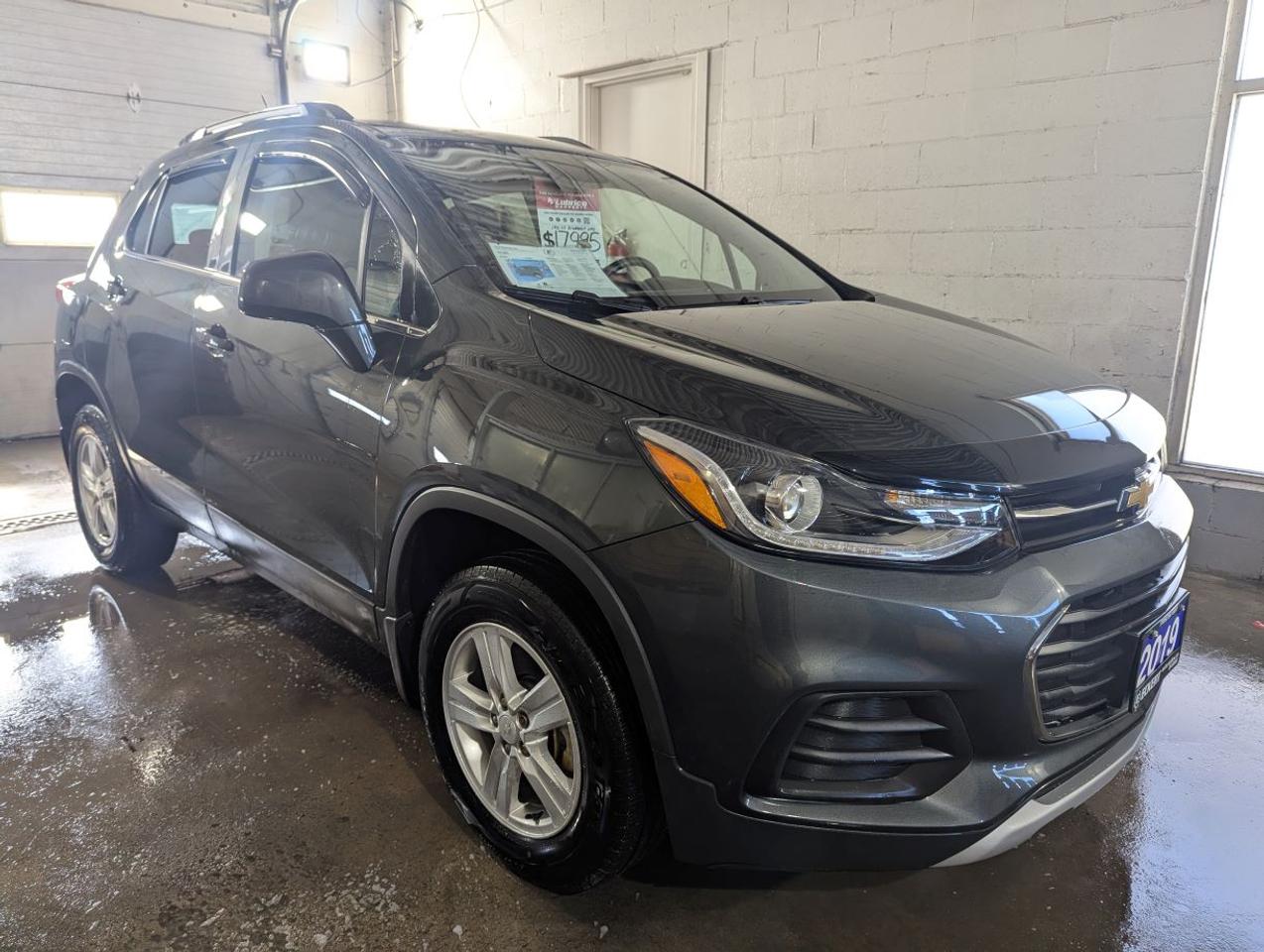2019 Chevrolet Trax LT  WITH APPLE CARPLAY!! Photo
