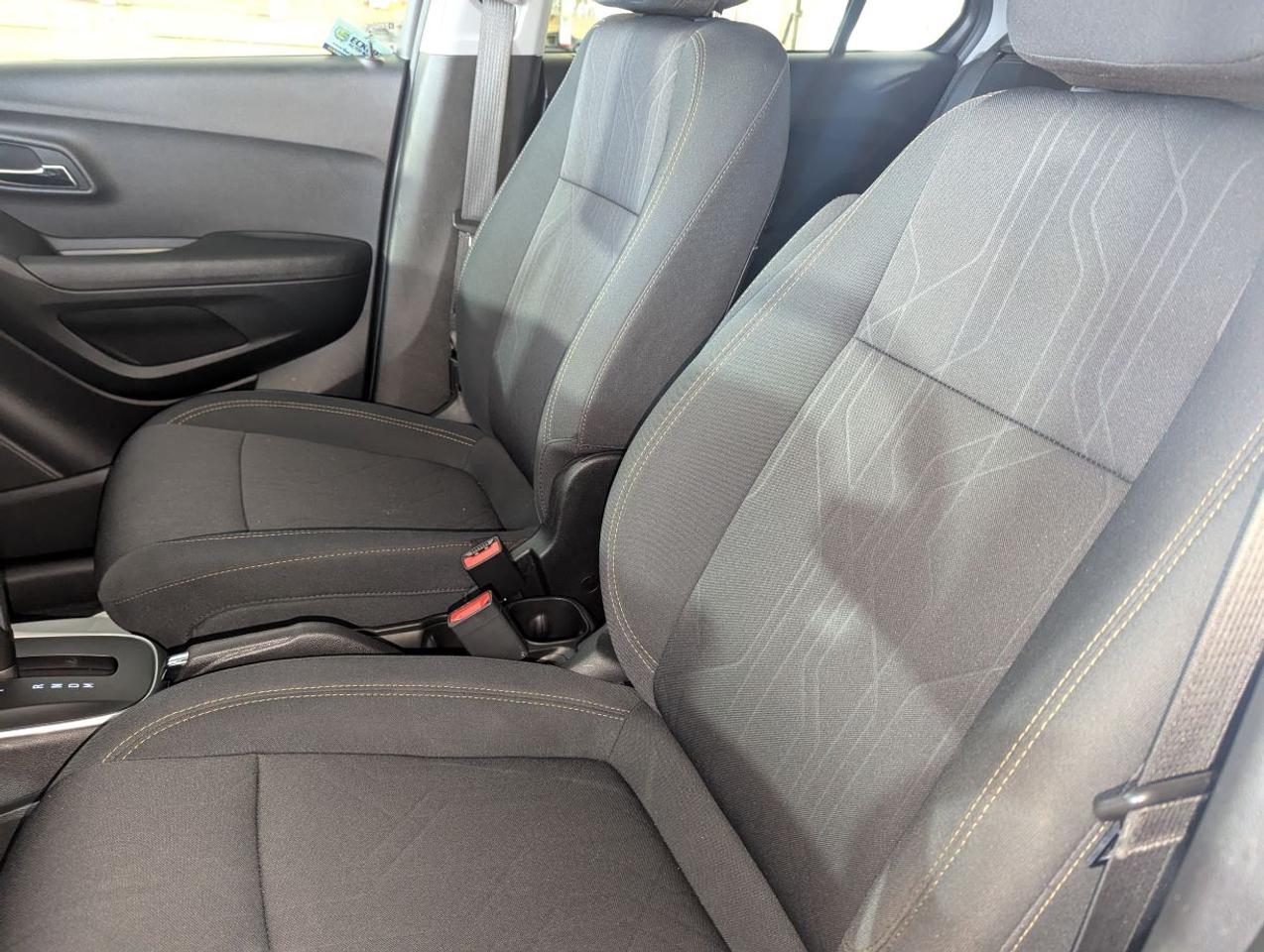 2019 Chevrolet Trax LT  WITH APPLE CARPLAY!! Photo