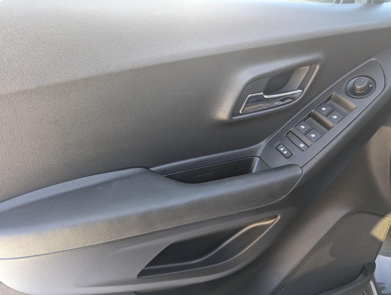 2019 Chevrolet Trax LT  WITH APPLE CARPLAY!! Photo