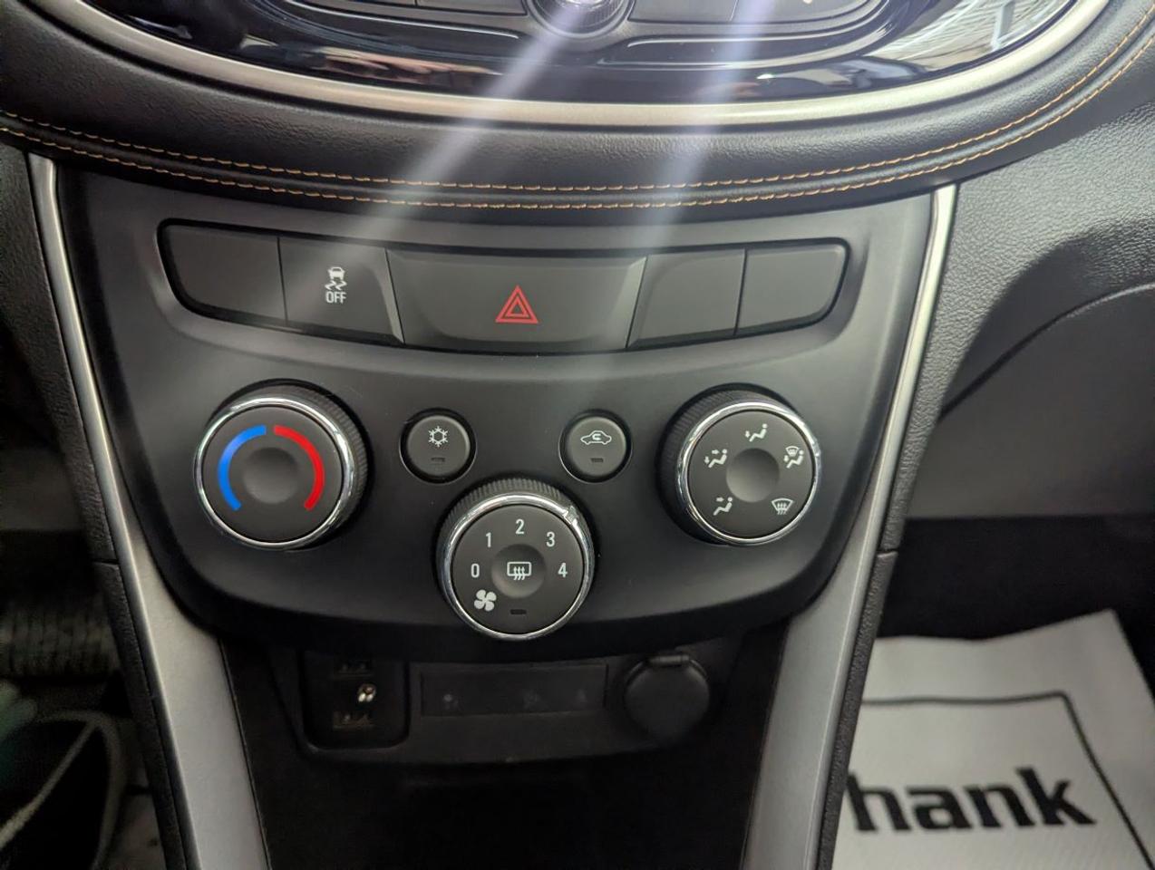2019 Chevrolet Trax LT  WITH APPLE CARPLAY!! Photo