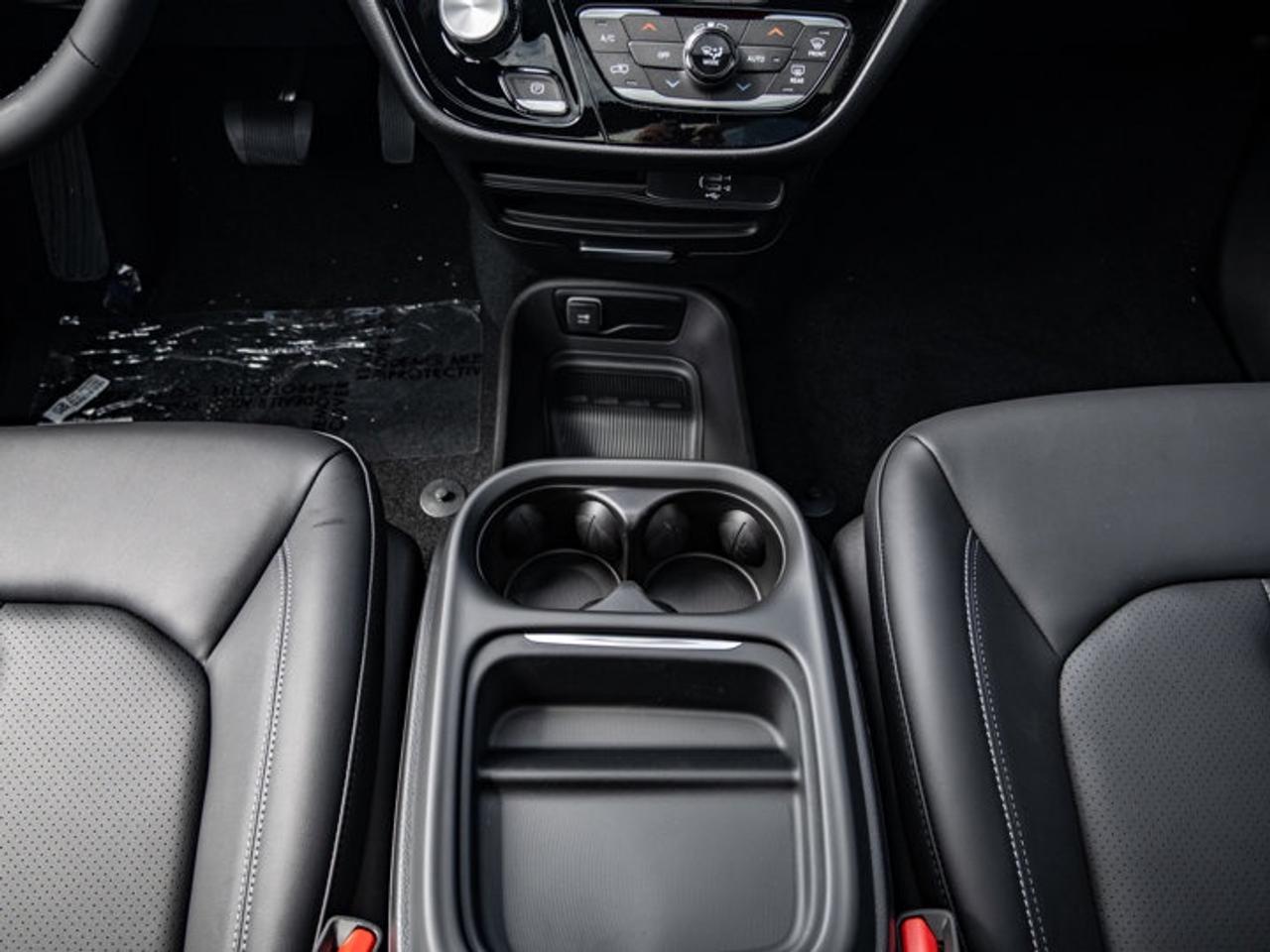 2027 Chrysler Pacifica Select Photo