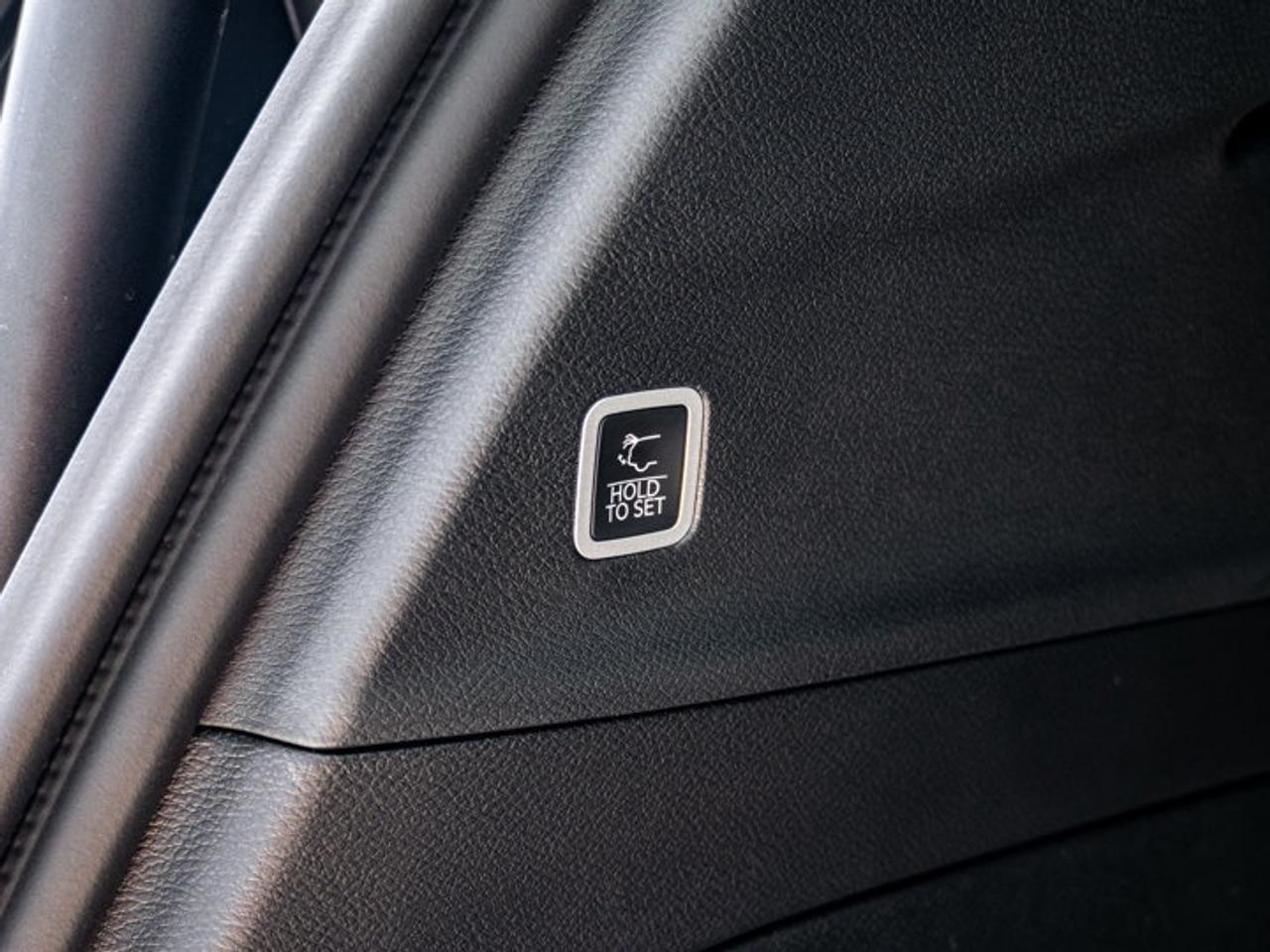 2027 Chrysler Pacifica Select Photo