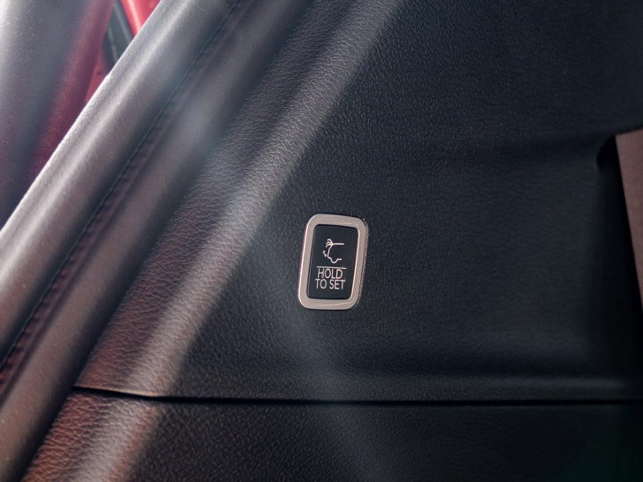 2027 Chrysler Pacifica Select Photo