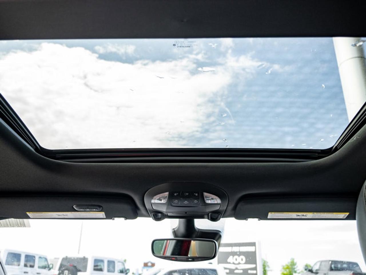 2027 Chrysler Pacifica Select Photo