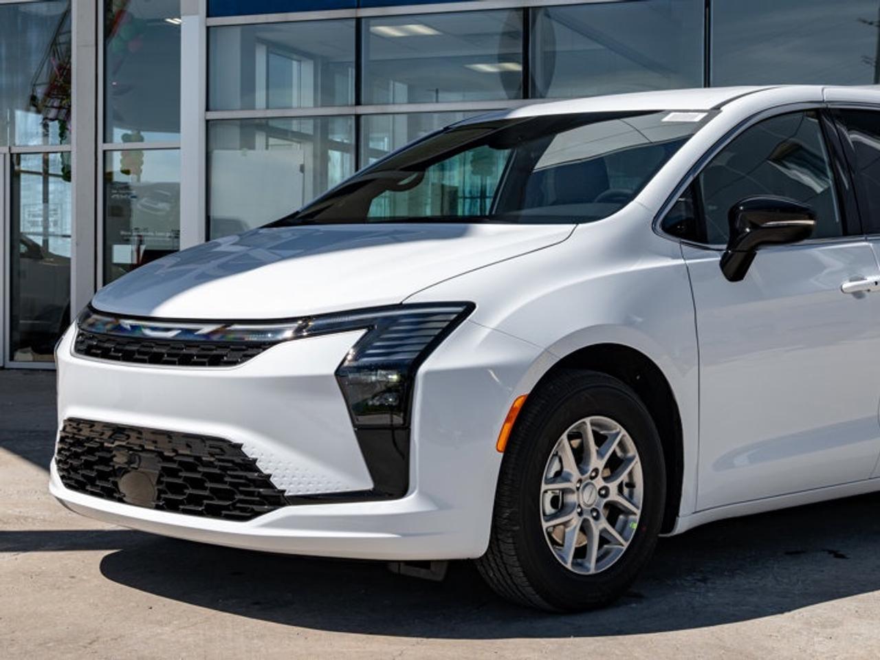 2027 Chrysler Pacifica Select Photo
