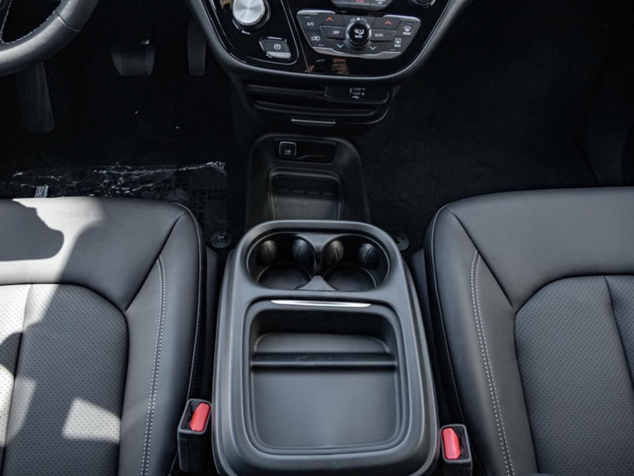 2027 Chrysler Pacifica Select Photo