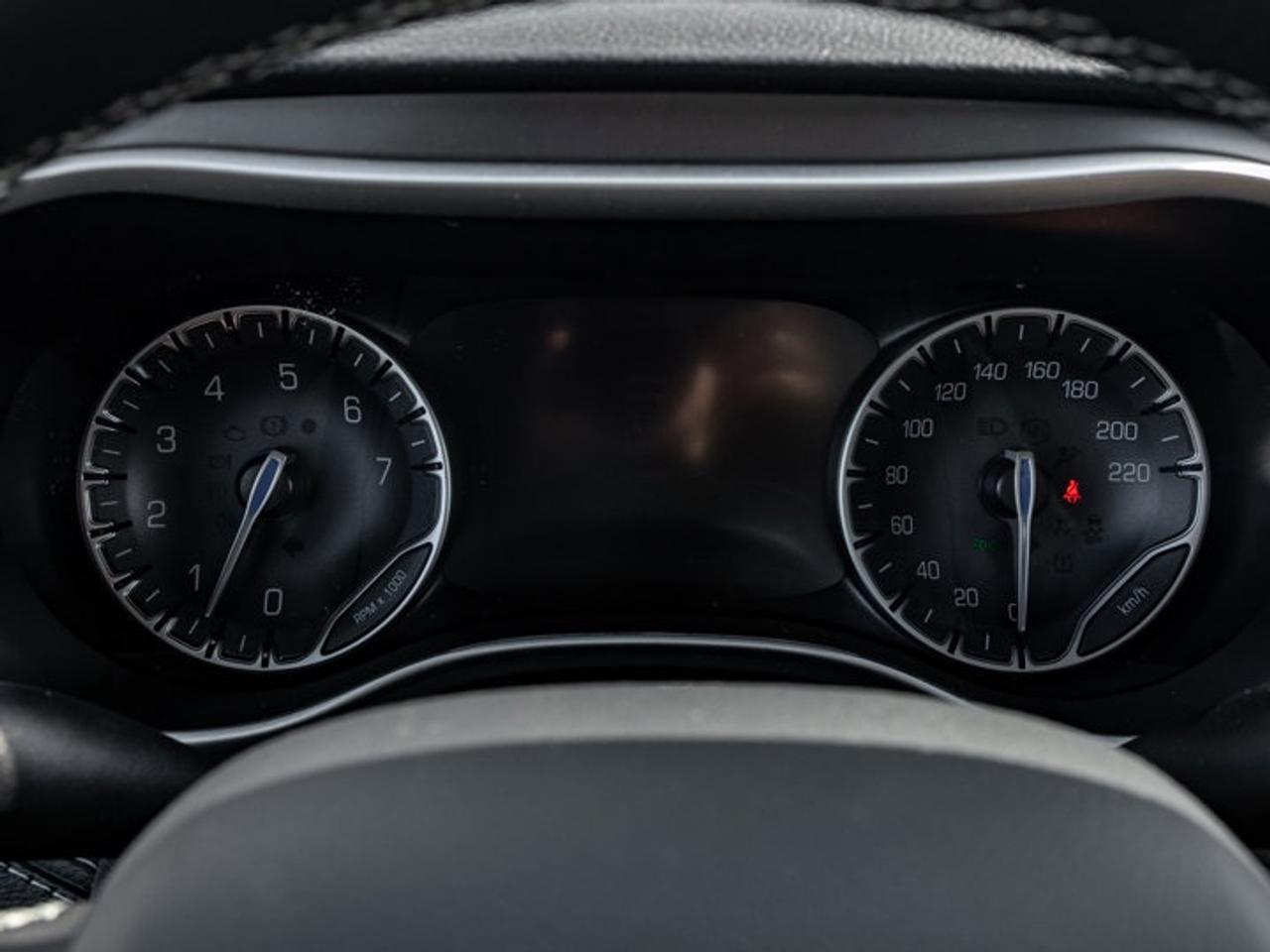 2027 Chrysler Pacifica Select Photo