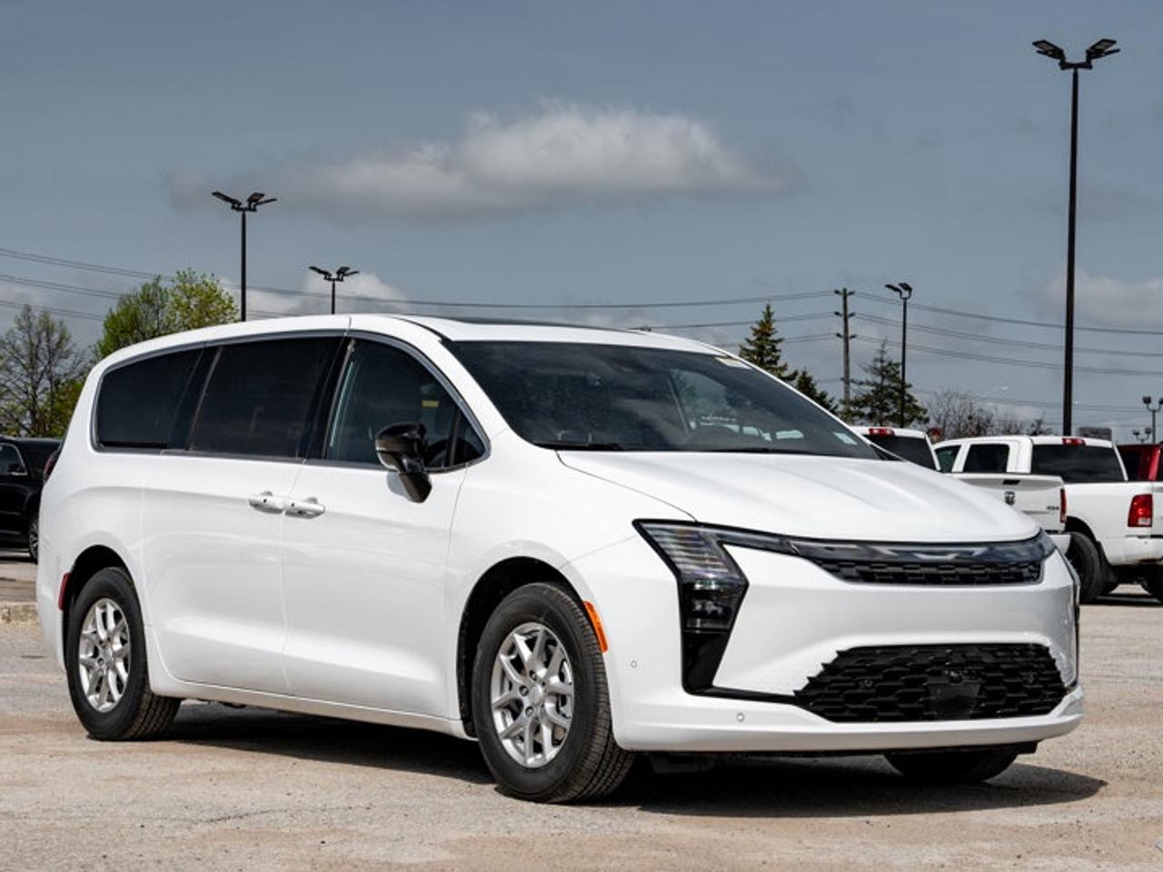 2027 Chrysler Pacifica Select Photo