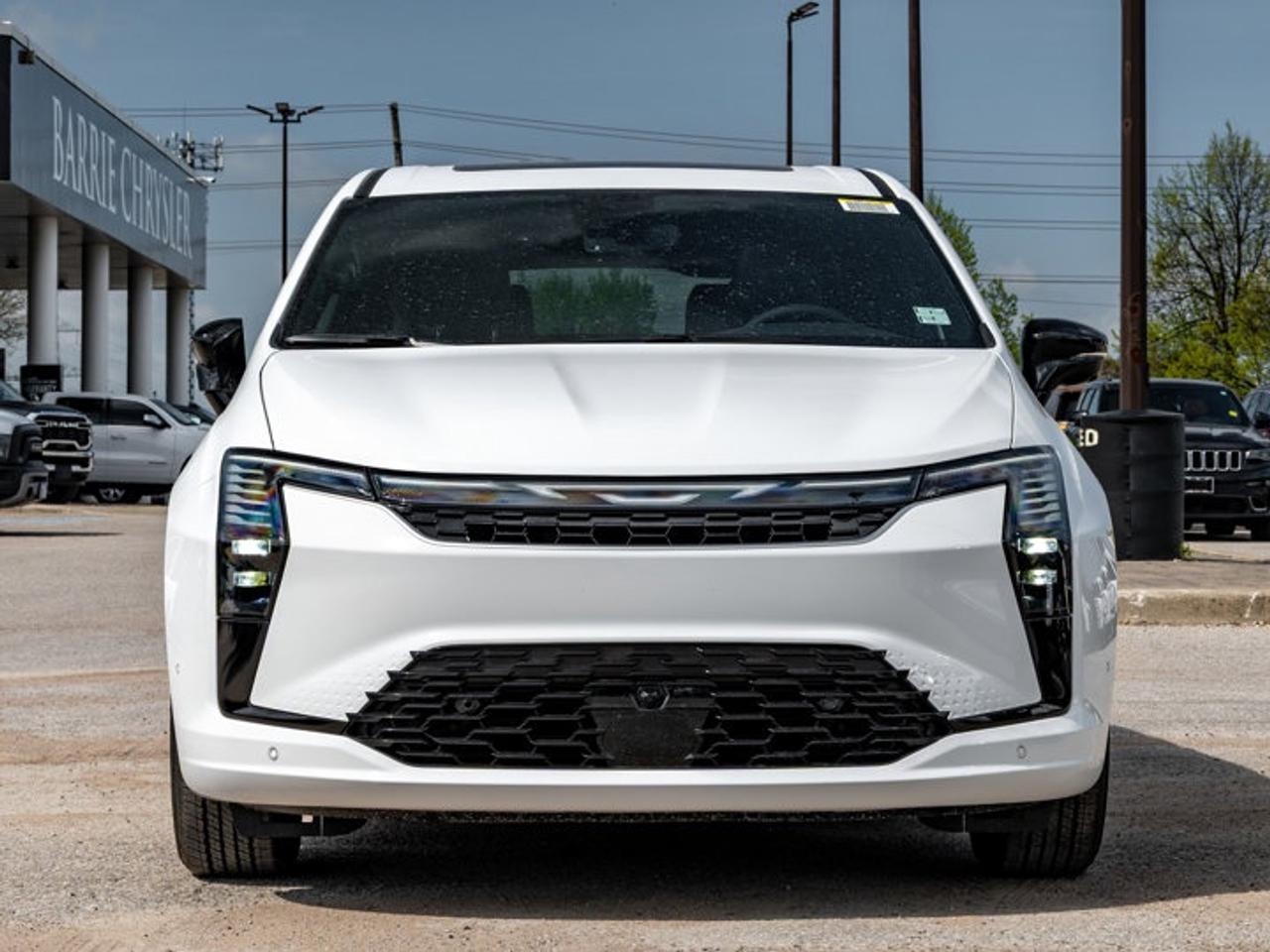 2027 Chrysler Pacifica Select Photo