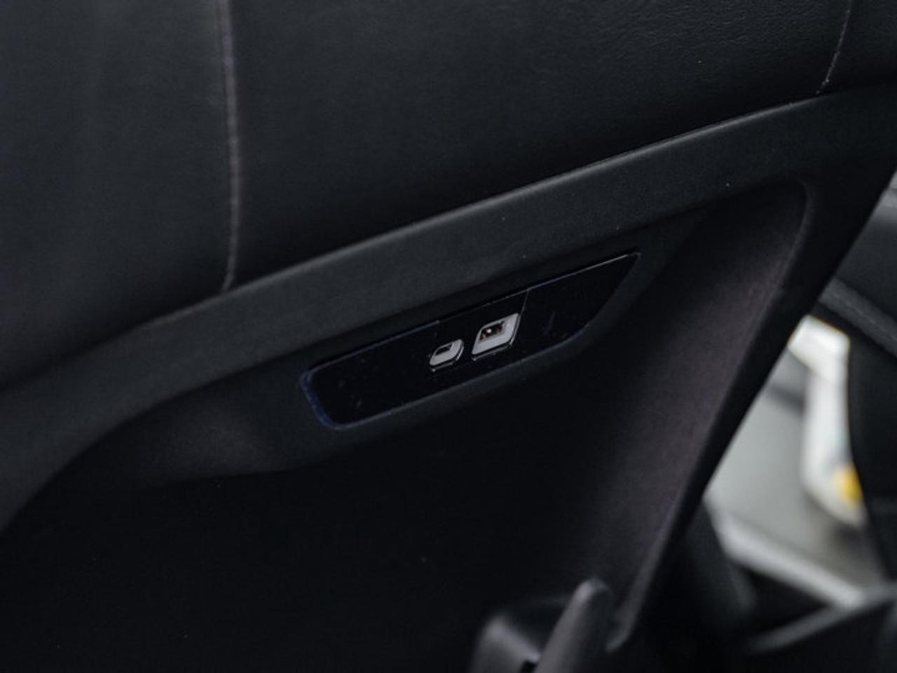 2027 Chrysler Pacifica Select Photo