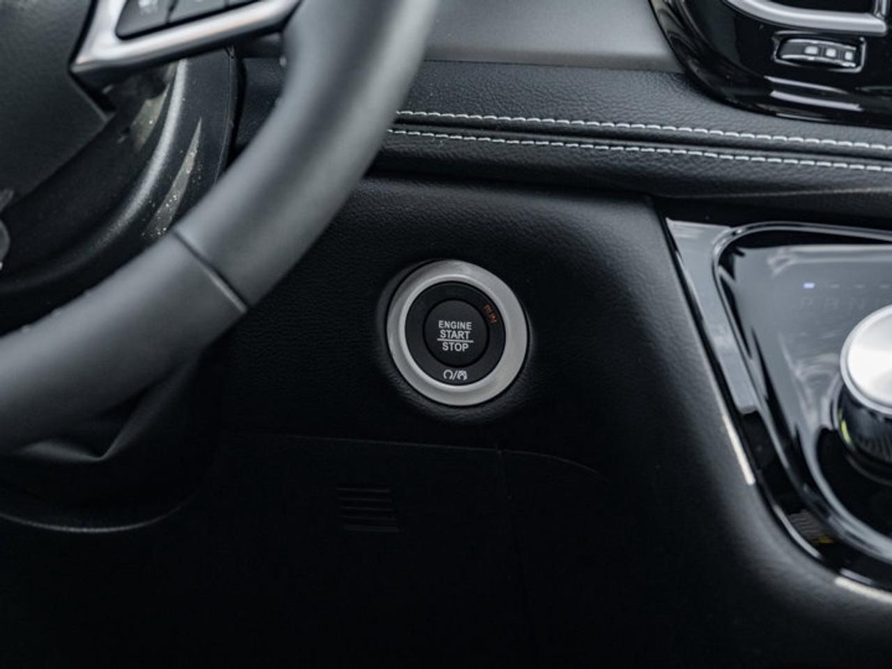 2027 Chrysler Pacifica Select Photo