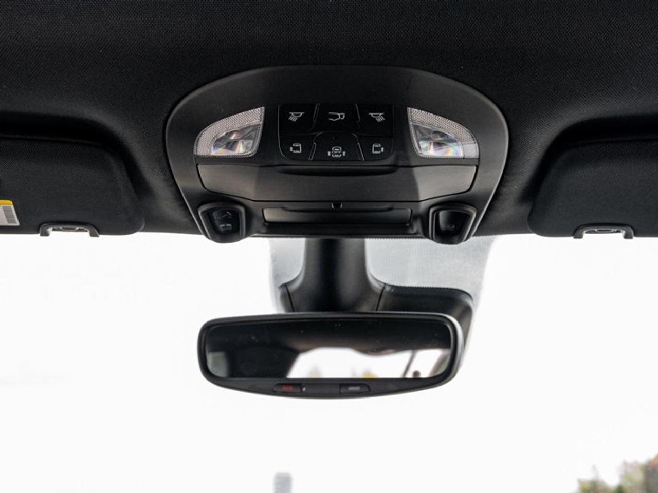 2027 Chrysler Pacifica Select Photo