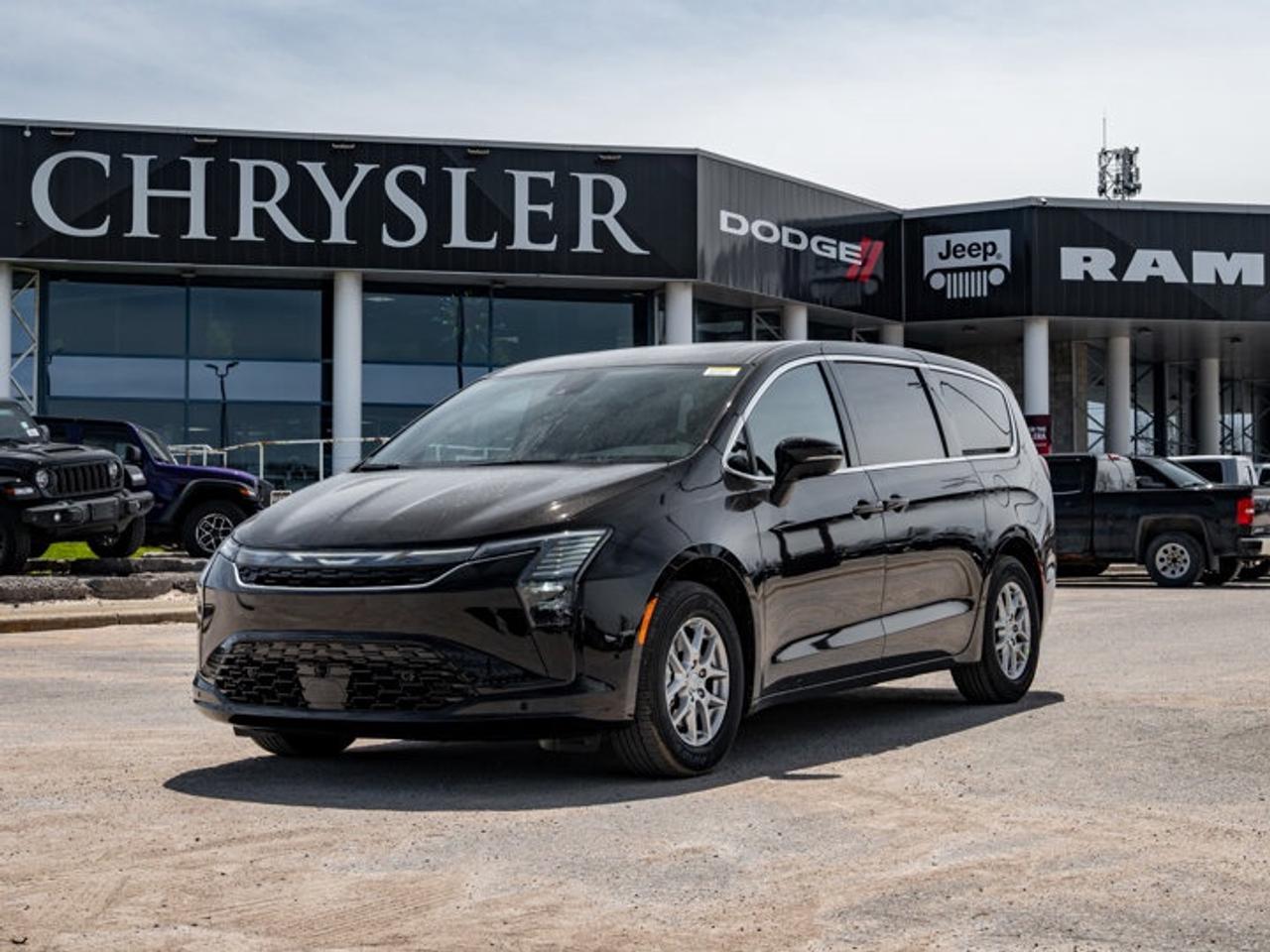2027 Chrysler Pacifica Select Photo