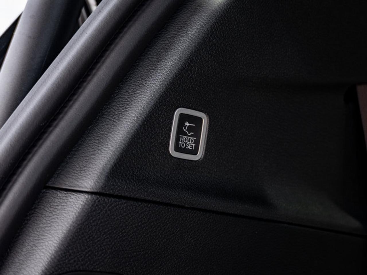 2027 Chrysler Pacifica Select Photo