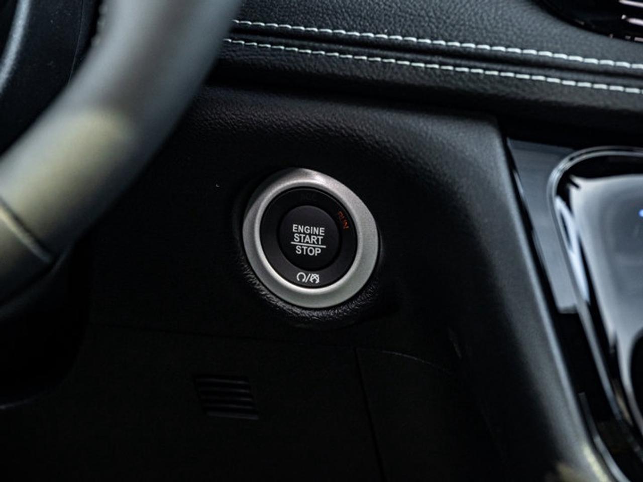 2027 Chrysler Pacifica Select Photo