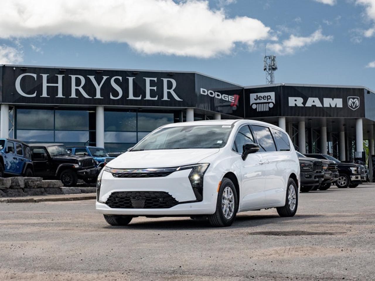 2027 Chrysler Pacifica Select Photo