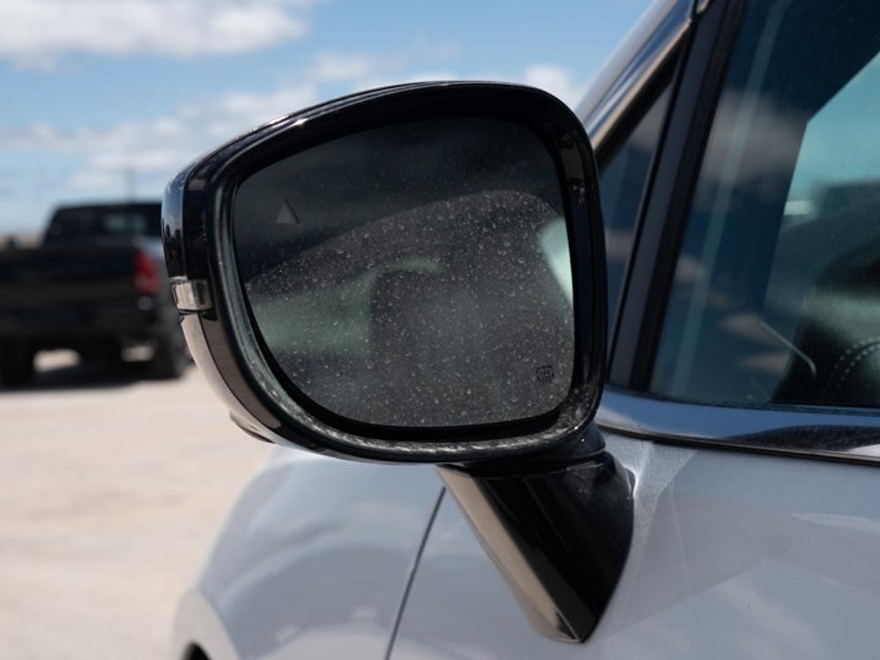 2027 Chrysler Pacifica Select Photo