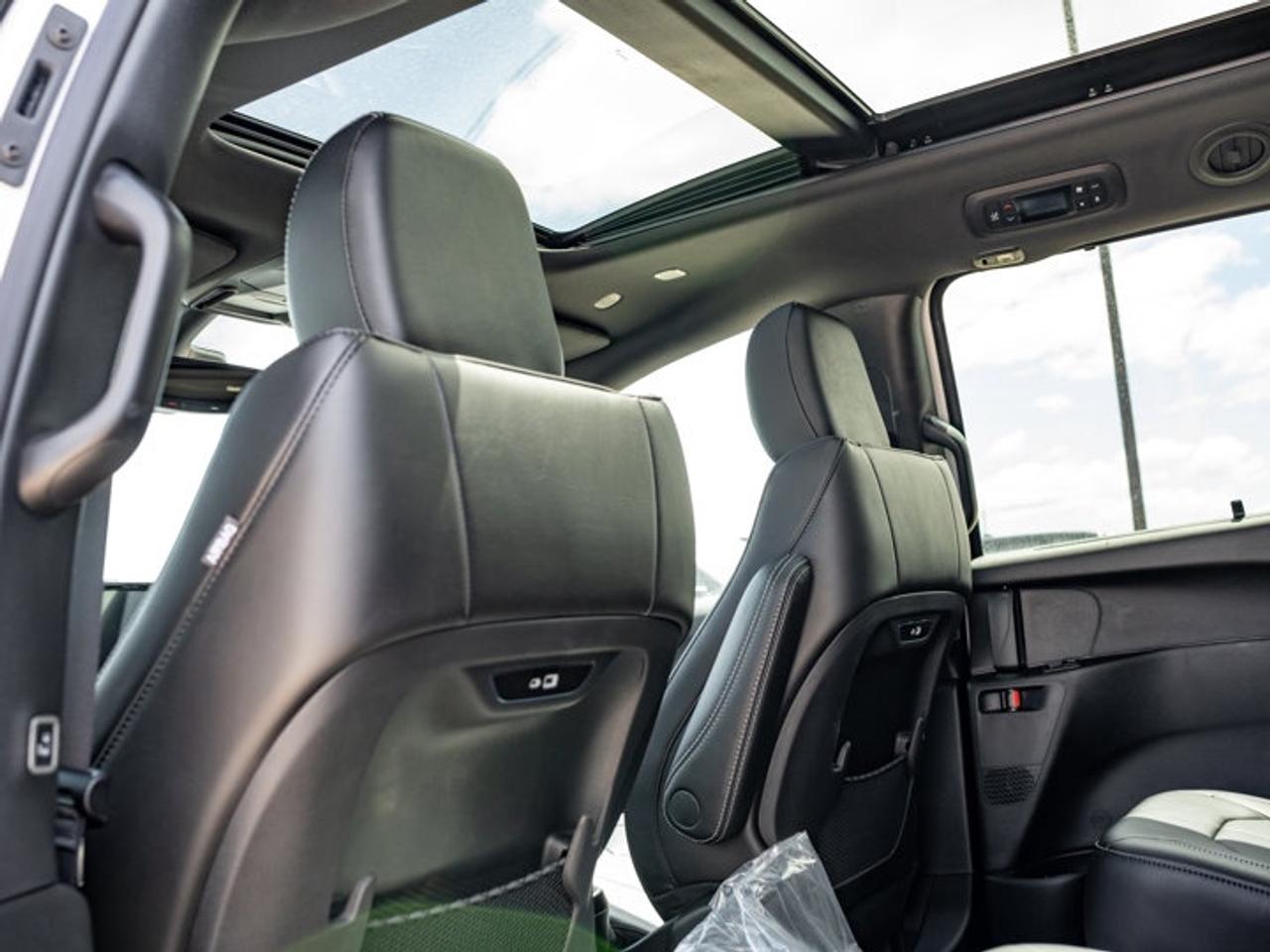 2027 Chrysler Pacifica Select Photo