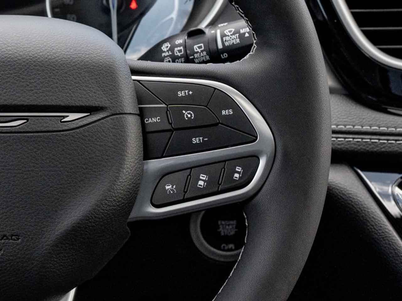 2027 Chrysler Pacifica Select Photo