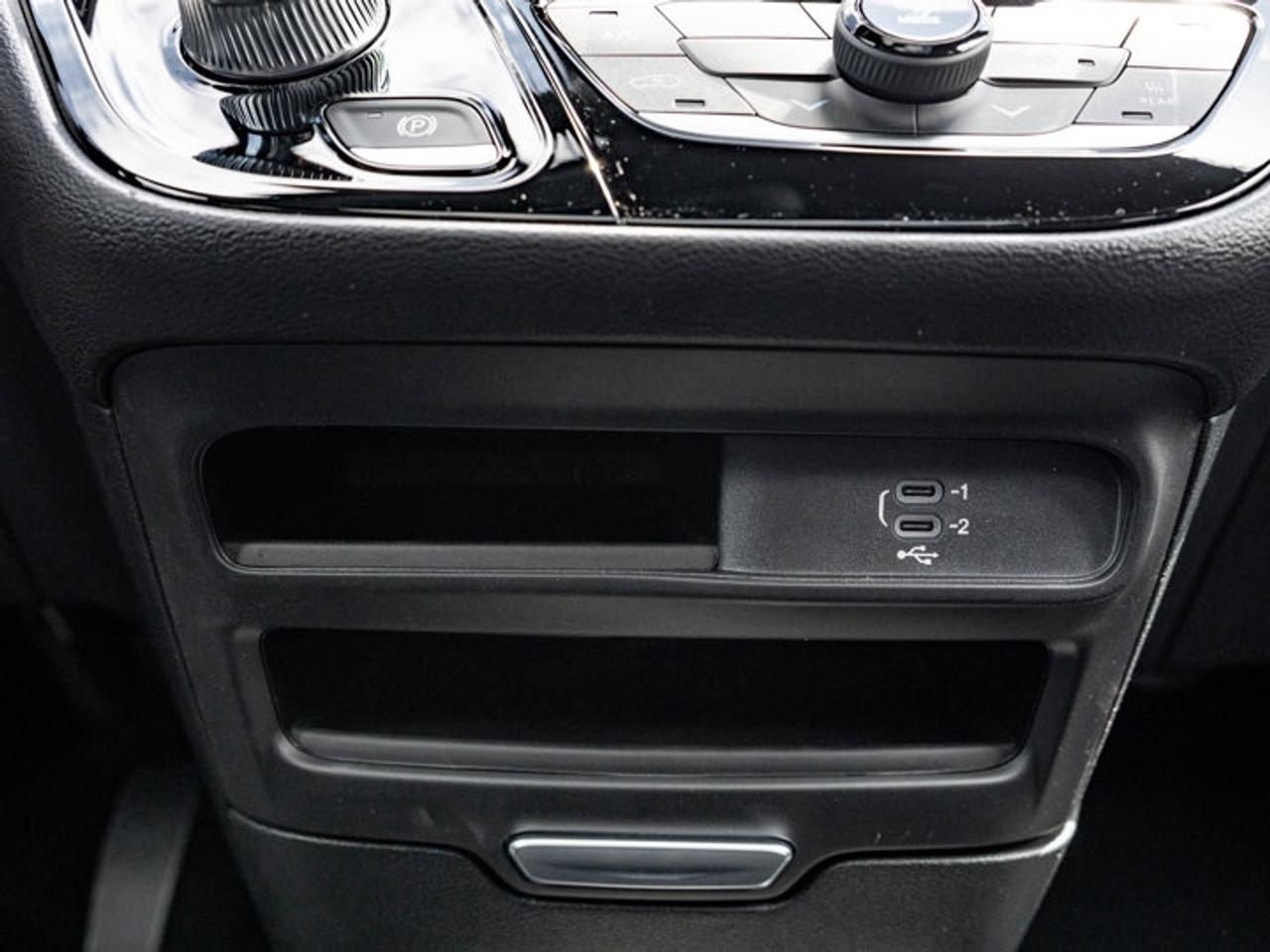 2027 Chrysler Pacifica Select Photo