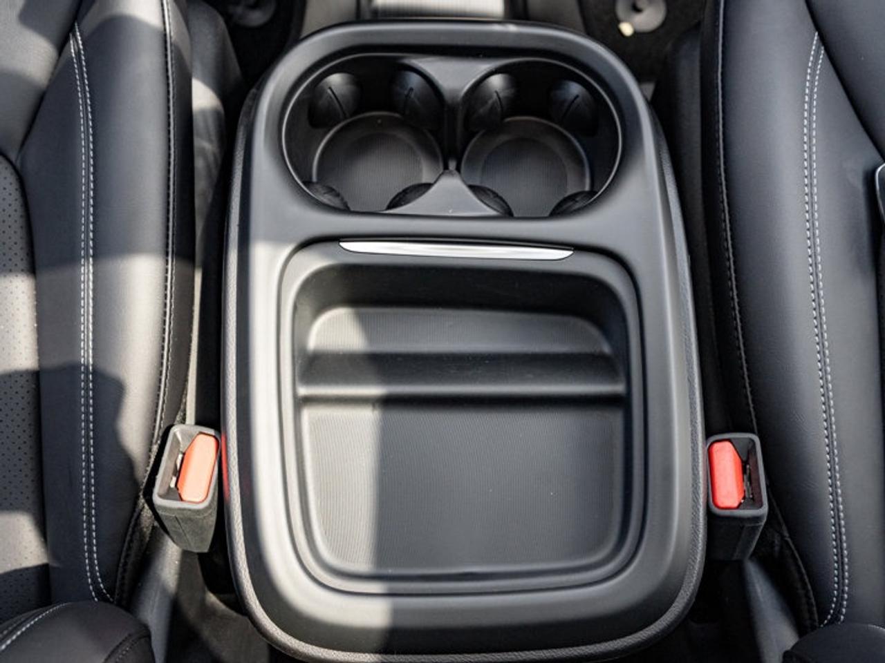2027 Chrysler Pacifica Select Photo