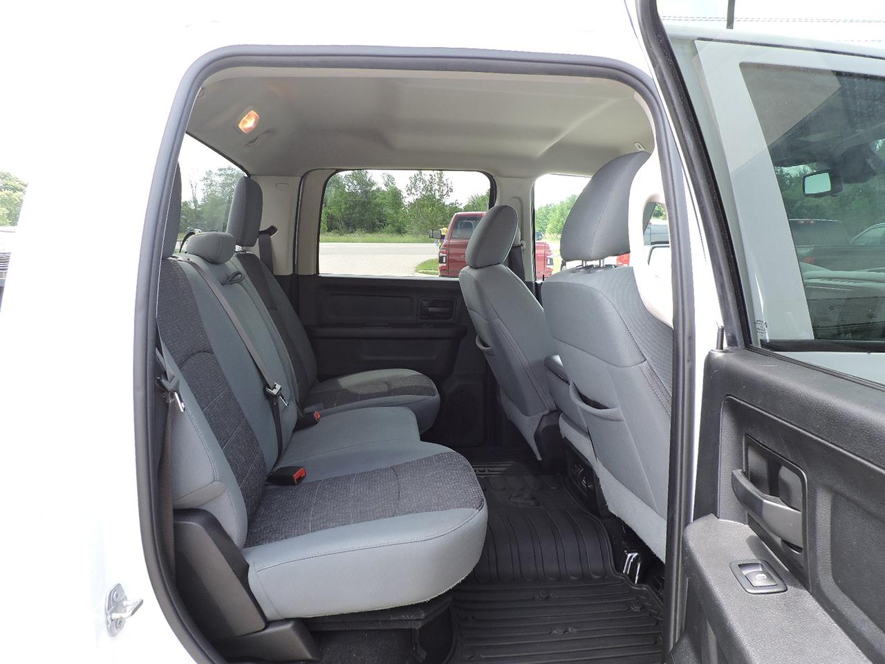 2020 RAM 1500 Classic Express 5.7L Hemi 4X4 1-Owner 6-Seats Only 99000KM Photo