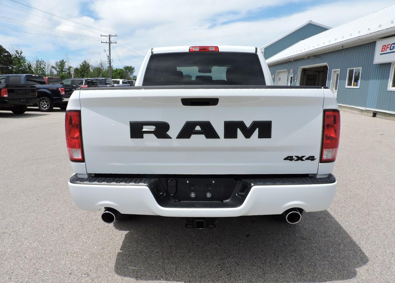 2020 RAM 1500 Classic Express 5.7L Hemi 4X4 1-Owner 6-Seats Only 99000KM Photo
