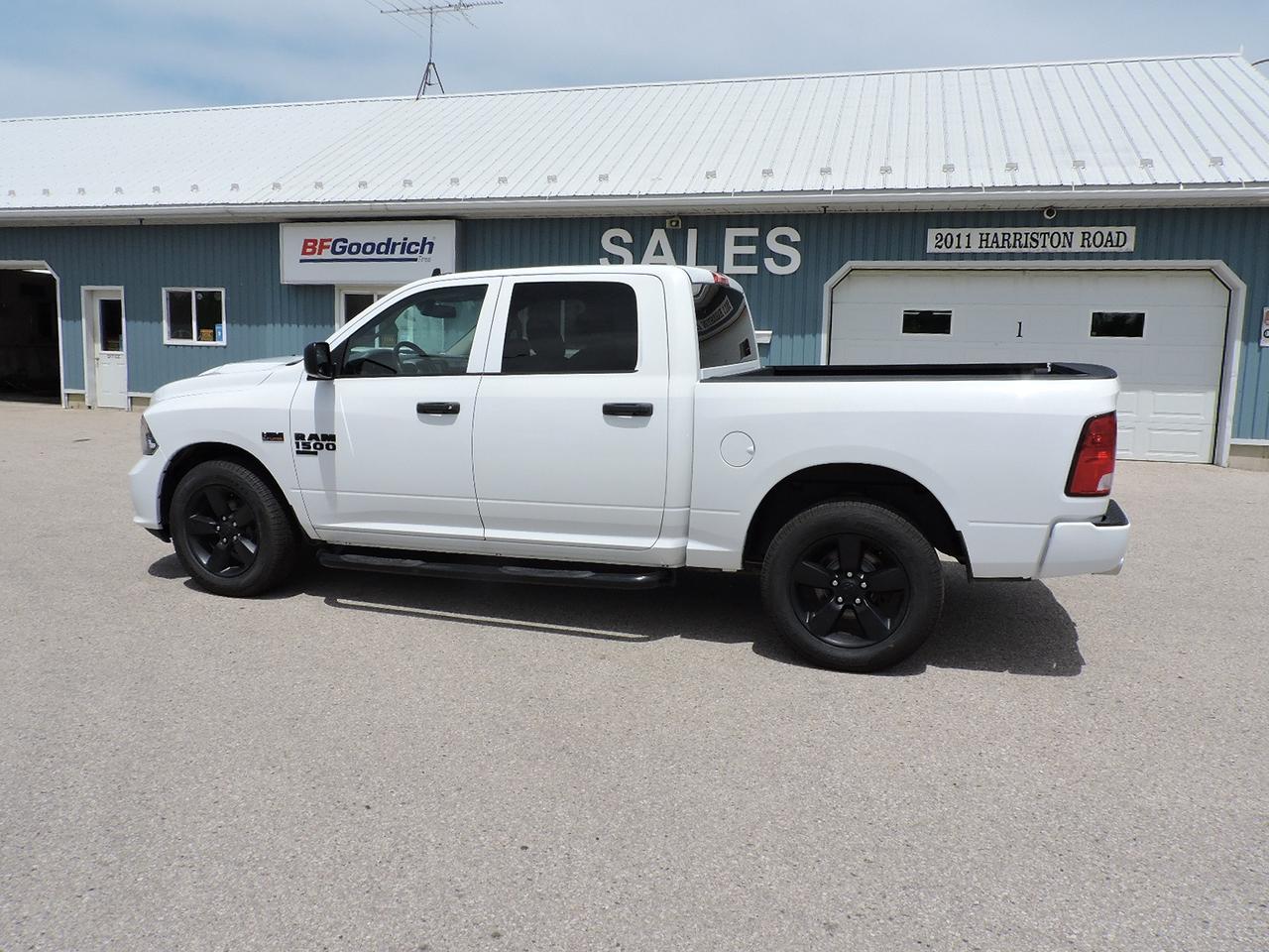 2020 RAM 1500 Classic Express 5.7L Hemi 4X4 1-Owner 6-Seats Only 99000KM Photo