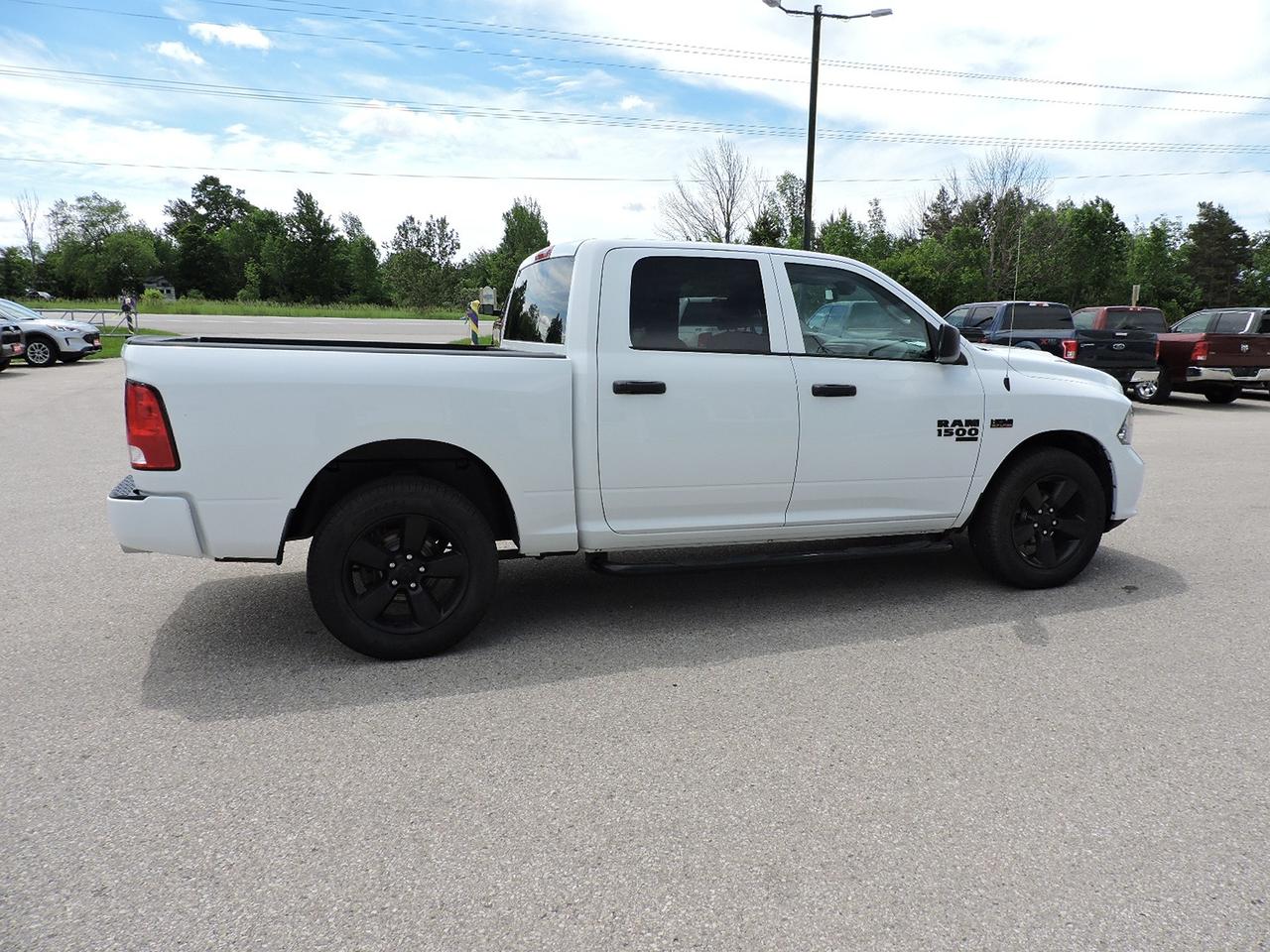 2020 RAM 1500 Classic Express 5.7L Hemi 4X4 1-Owner 6-Seats Only 99000KM Photo