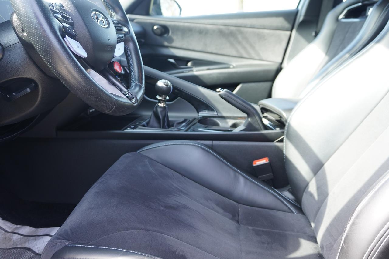 2022 Hyundai Elantra N / 1 OWNER / MANUAL / NAVIGATION / SUNROOF /LOCA Photo