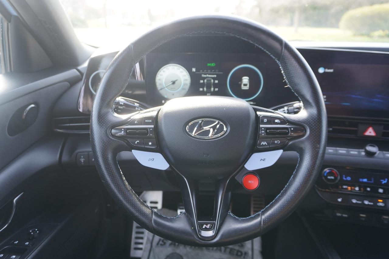 2022 Hyundai Elantra N / 1 OWNER / MANUAL / NAVIGATION / SUNROOF /LOCA Photo