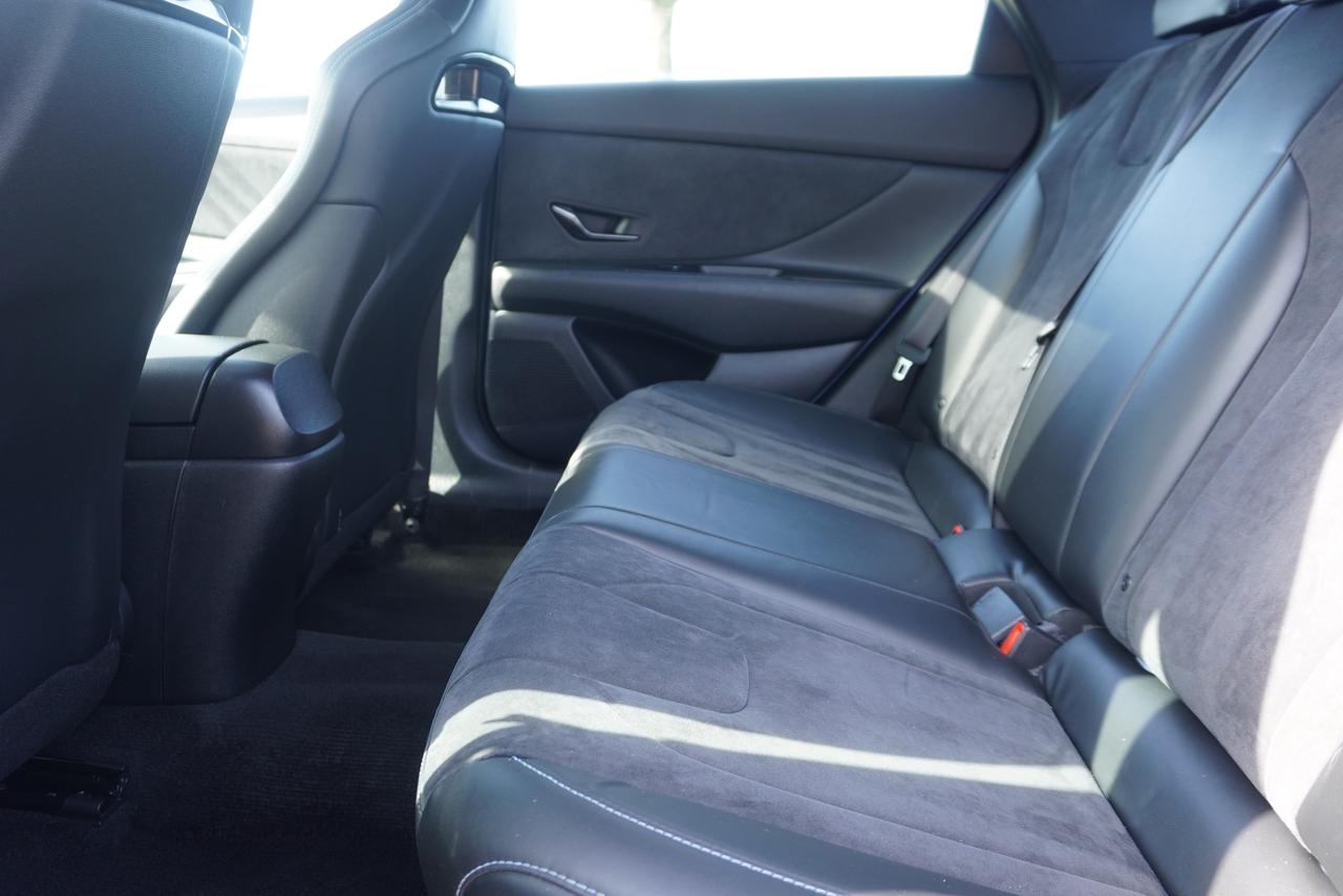 2022 Hyundai Elantra N / 1 OWNER / MANUAL / NAVIGATION / SUNROOF /LOCA Photo