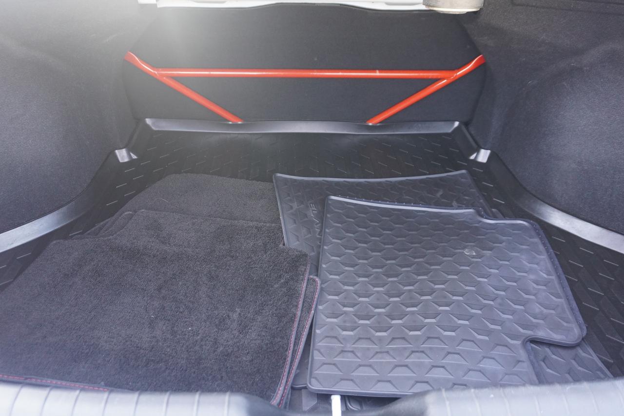 2022 Hyundai Elantra N / 1 OWNER / MANUAL / NAVIGATION / SUNROOF /LOCA Photo