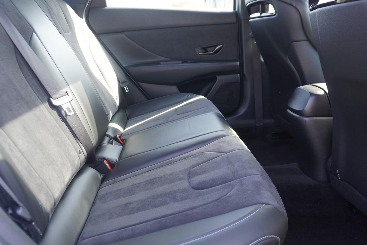 2022 Hyundai Elantra N / 1 OWNER / MANUAL / NAVIGATION / SUNROOF /LOCA Photo