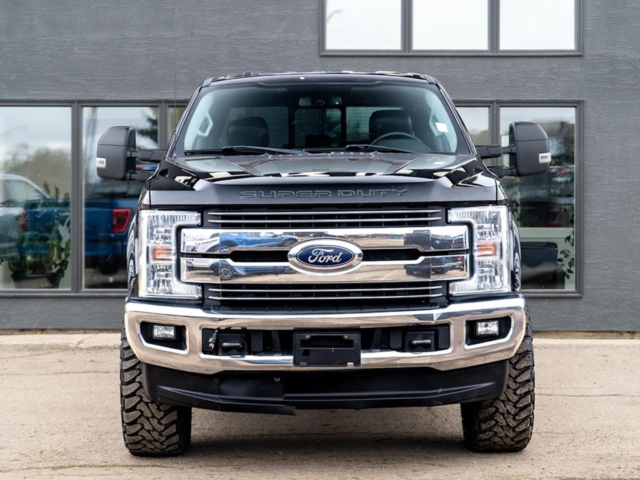 2018 Ford SUPER DUTY F-350 SRW XLT 4WD Crew Cab LIFT/RIMS/TIRES Photo24