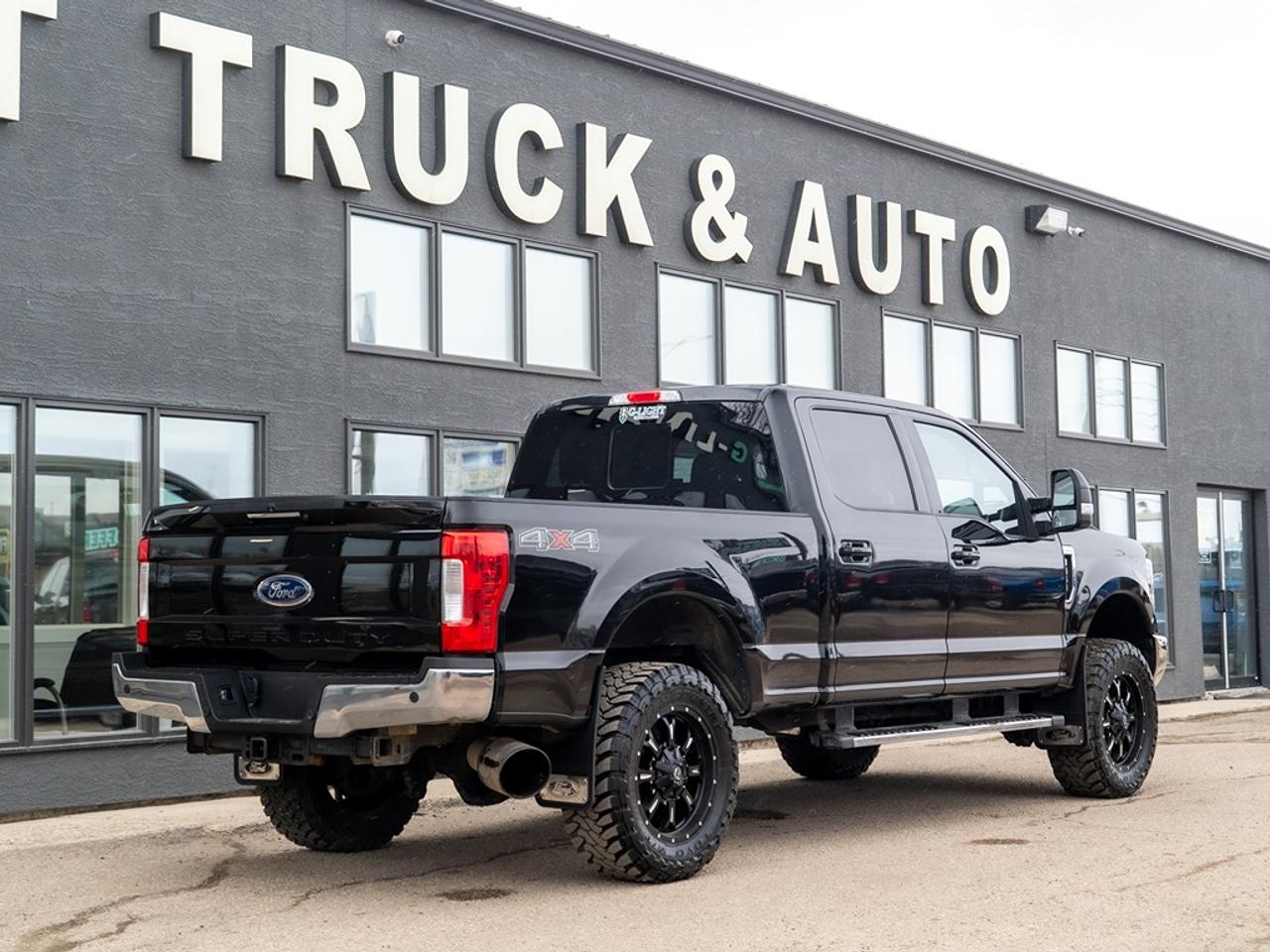 2018 Ford SUPER DUTY F-350 SRW XLT 4WD Crew Cab LIFT/RIMS/TIRES Photo27