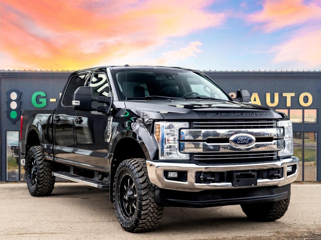 Used 2018 Ford SUPER DUTY F-350 SRW XLT 4WD Crew Cab LIFT/RIMS/TIRES for sale in Saskatoon, SK
