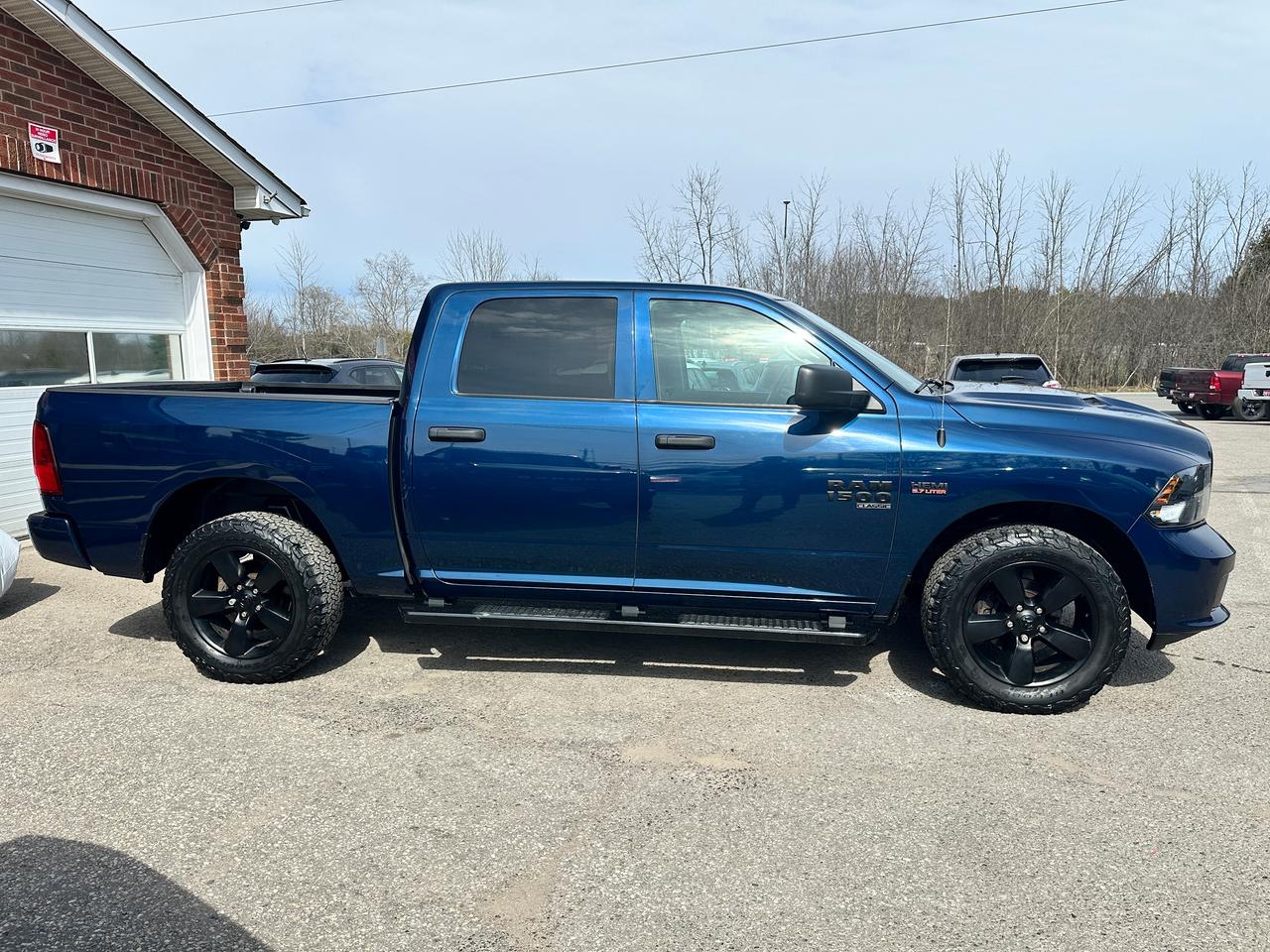 2021 RAM 1500 Classic Express4x4Crew HEMI HTD-Cloth CarPlay RvCam Remote Photo4