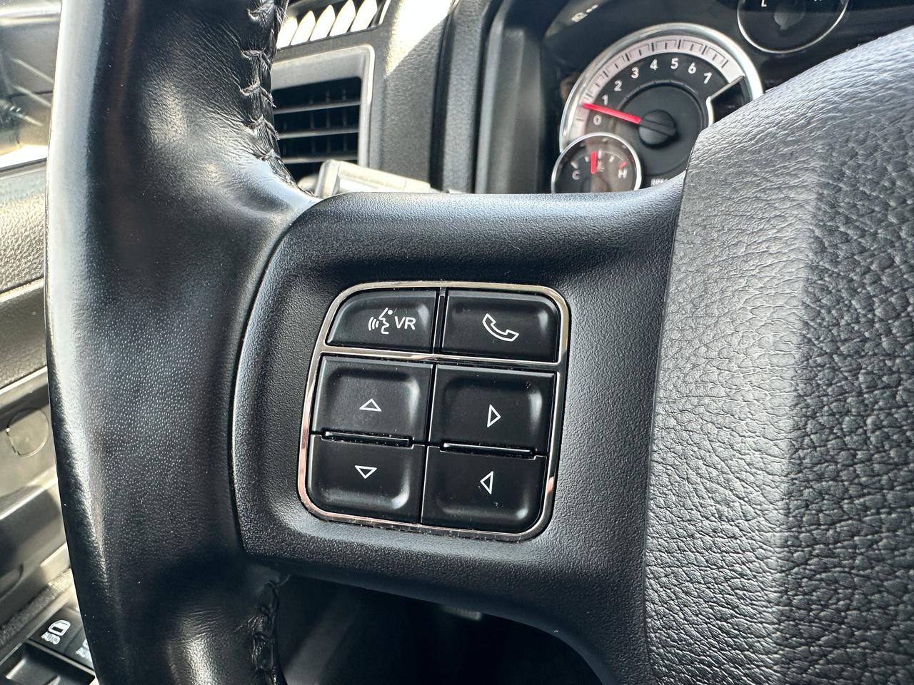 2021 RAM 1500 Classic Express4x4Crew HEMI HTD-Cloth CarPlay RvCam Remote Photo