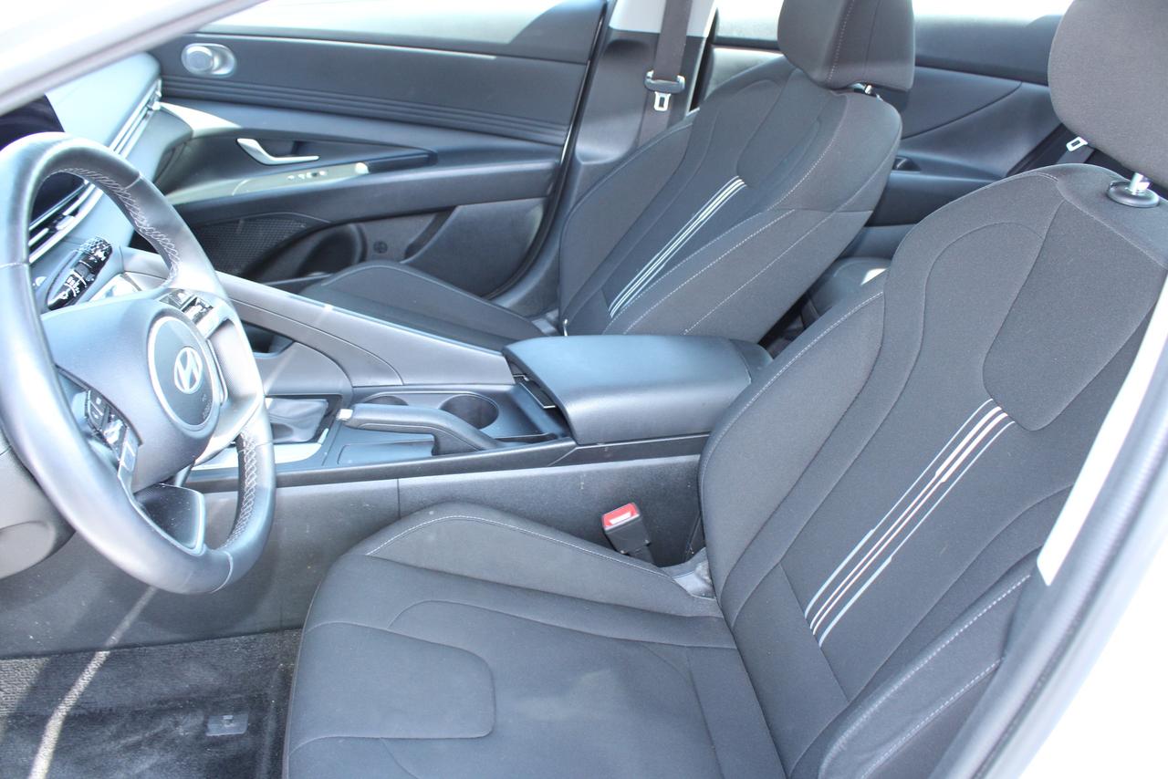 2024 Hyundai Elantra Preferred IVT w/Tech Pkg Photo