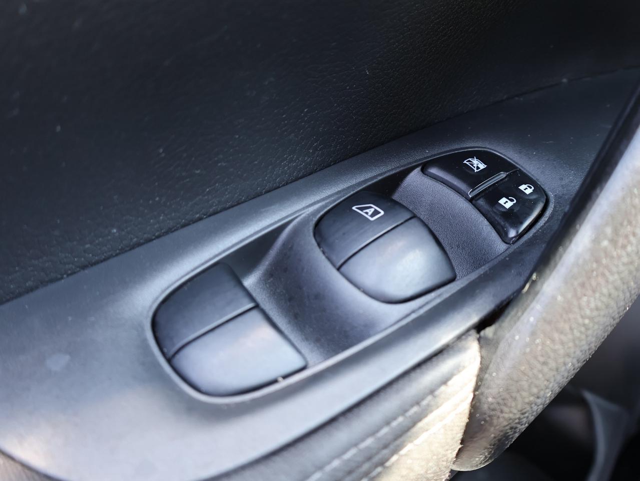 2019 Nissan qshqai S AWD CERTIFIED *SERVICE RECORDS* CAMERA BLUETOOTH CRUISE CONTORL ALLOYS Photo