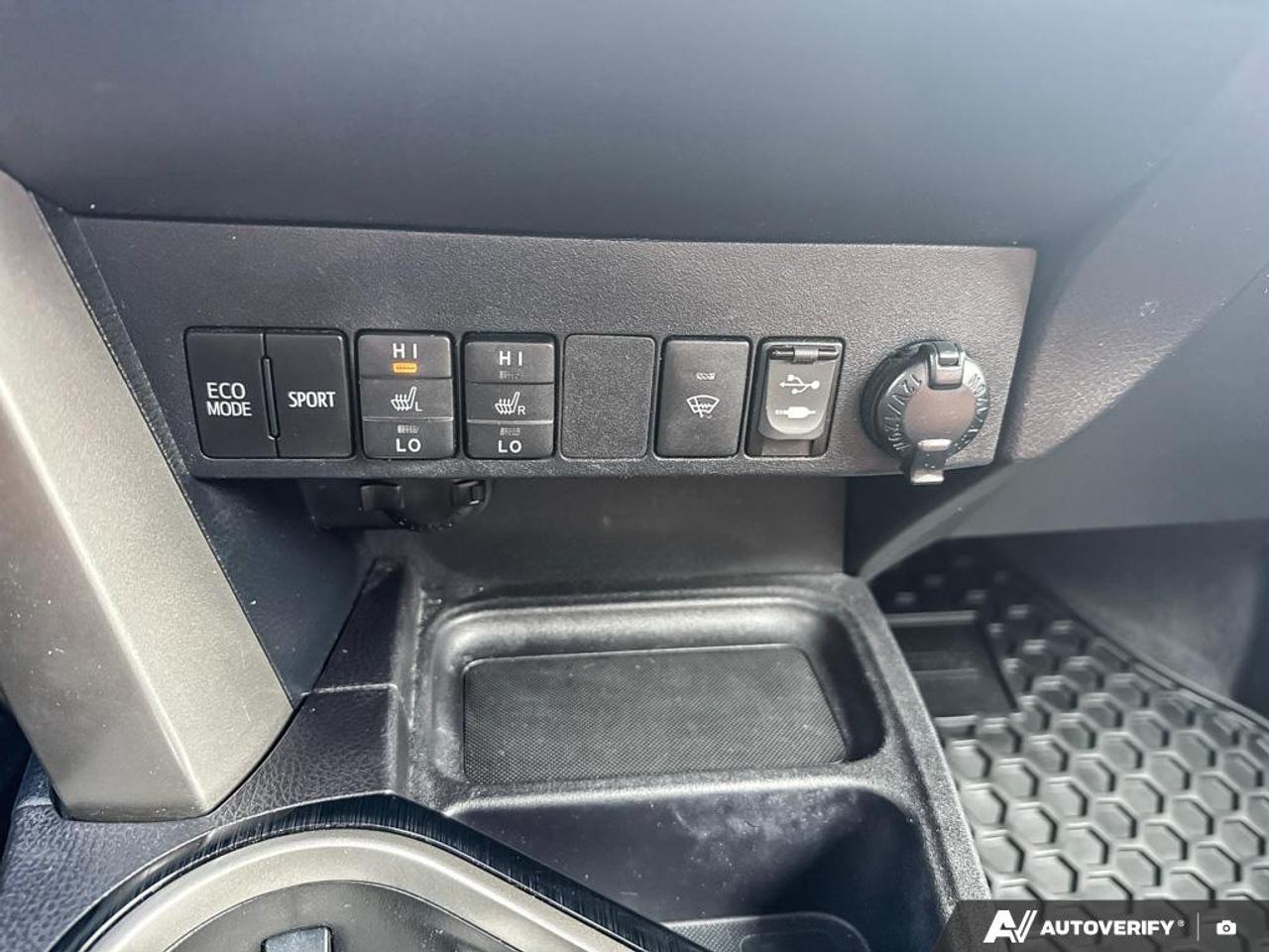 2018 Toyota RAV4 LIMITED / NO ACCIDENTS / ROOF / NAV / 360 CAMERA Photo