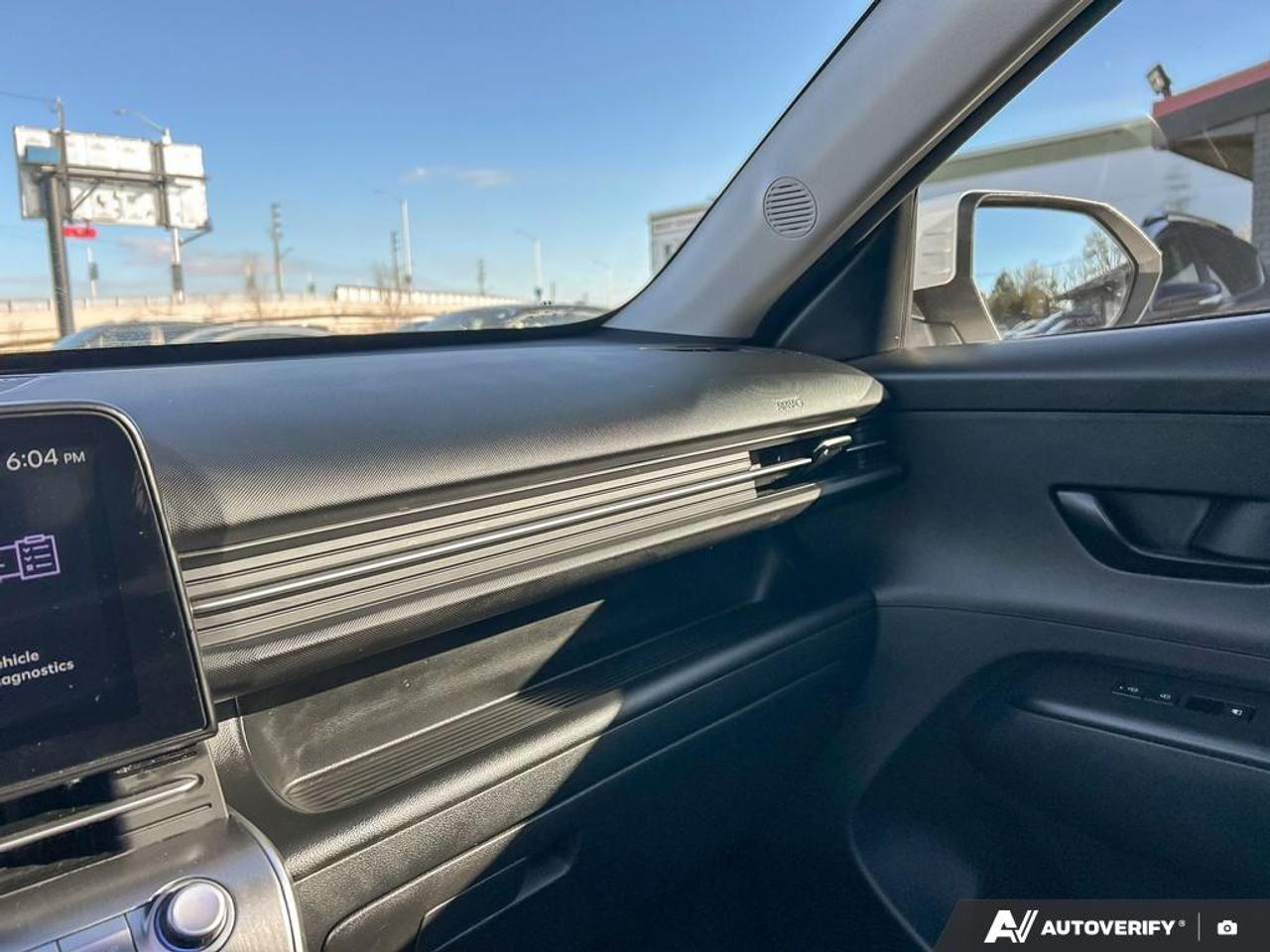 2025 Hyundai KONA PREFERRED SPORT / NO ACCIDENTS / ROOF / AWD Photo